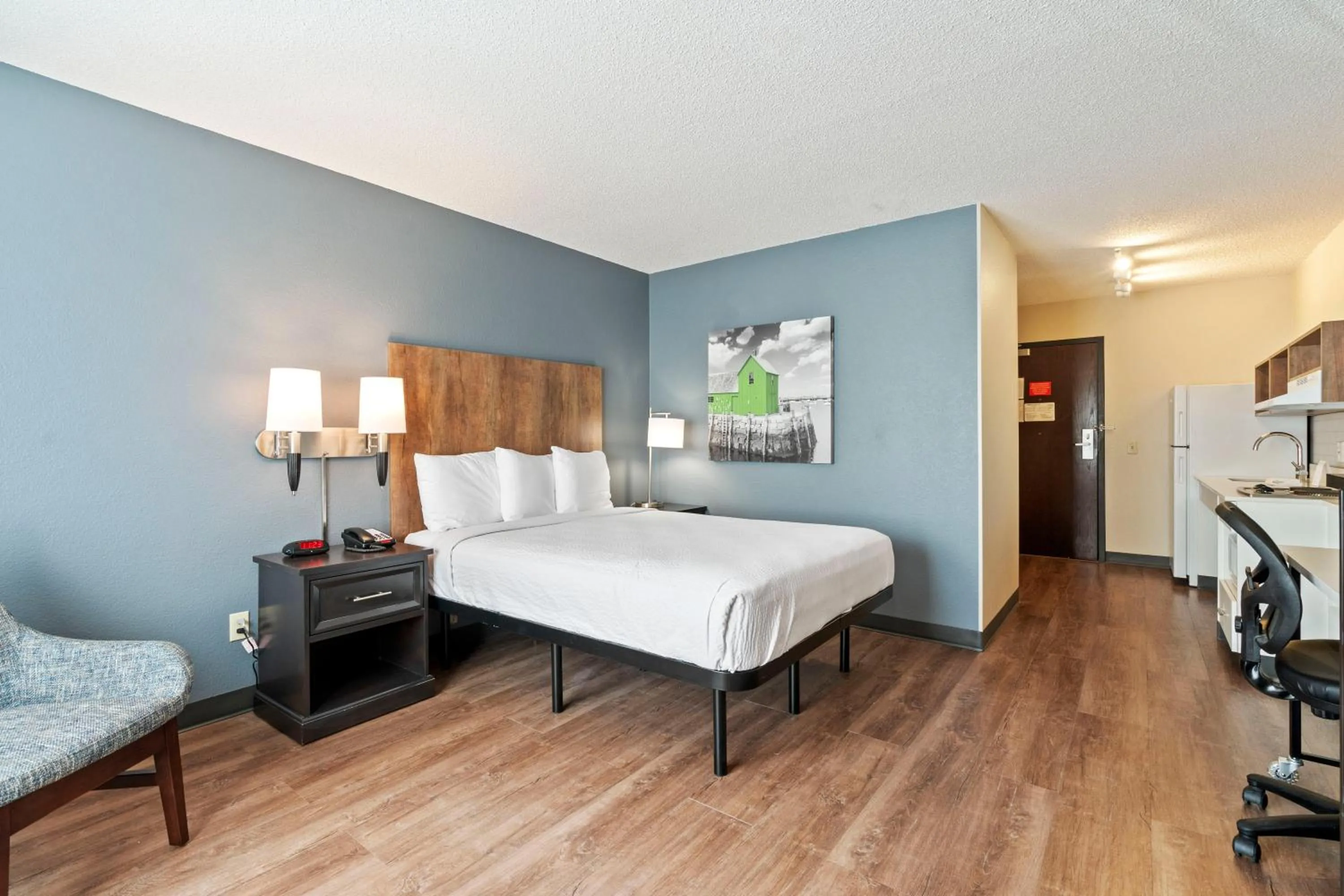 Bed in Extended Stay America Premier Suites - Seattle - Bellevue - Downtown