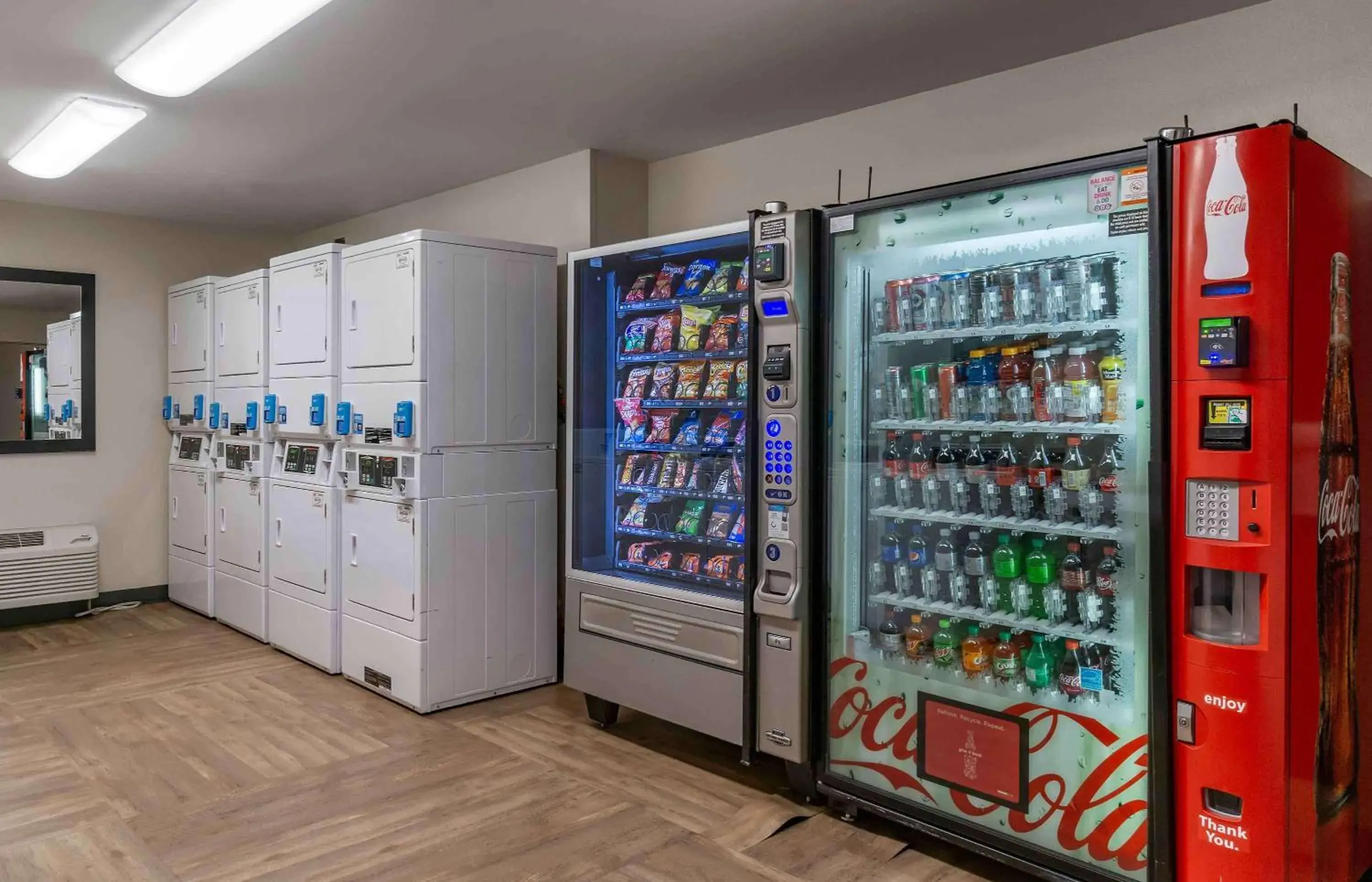 Property building in Extended Stay America Premier Suites - Seattle - Bellevue - Downtown Property building in Extended Stay America Premier Suites - Seattle - Bellevue - Downtown