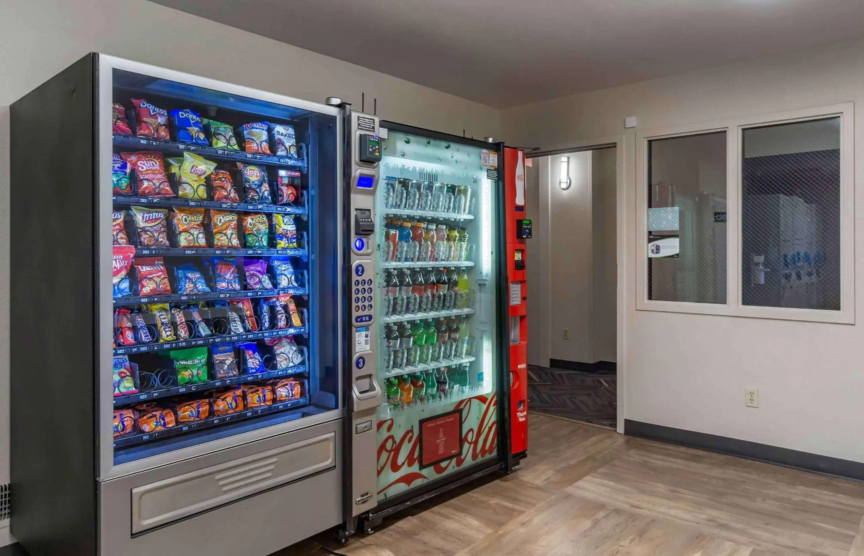 Property building in Extended Stay America Premier Suites - Seattle - Bellevue - Downtown Property building in Extended Stay America Premier Suites - Seattle - Bellevue - Downtown