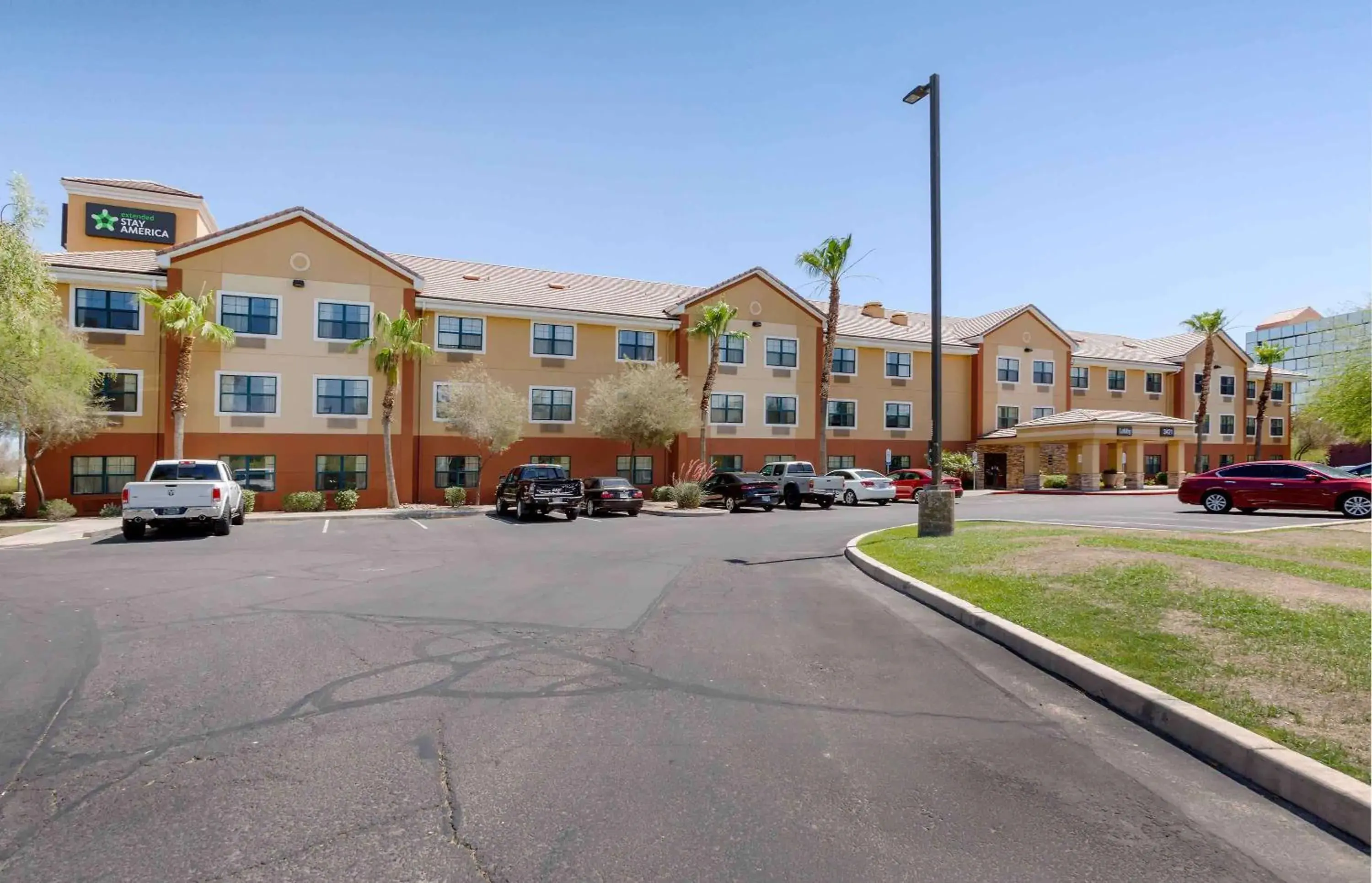 Property building in Extended Stay America Suites - Phoenix - Airport Property building in Extended Stay America Suites - Phoenix - Airport