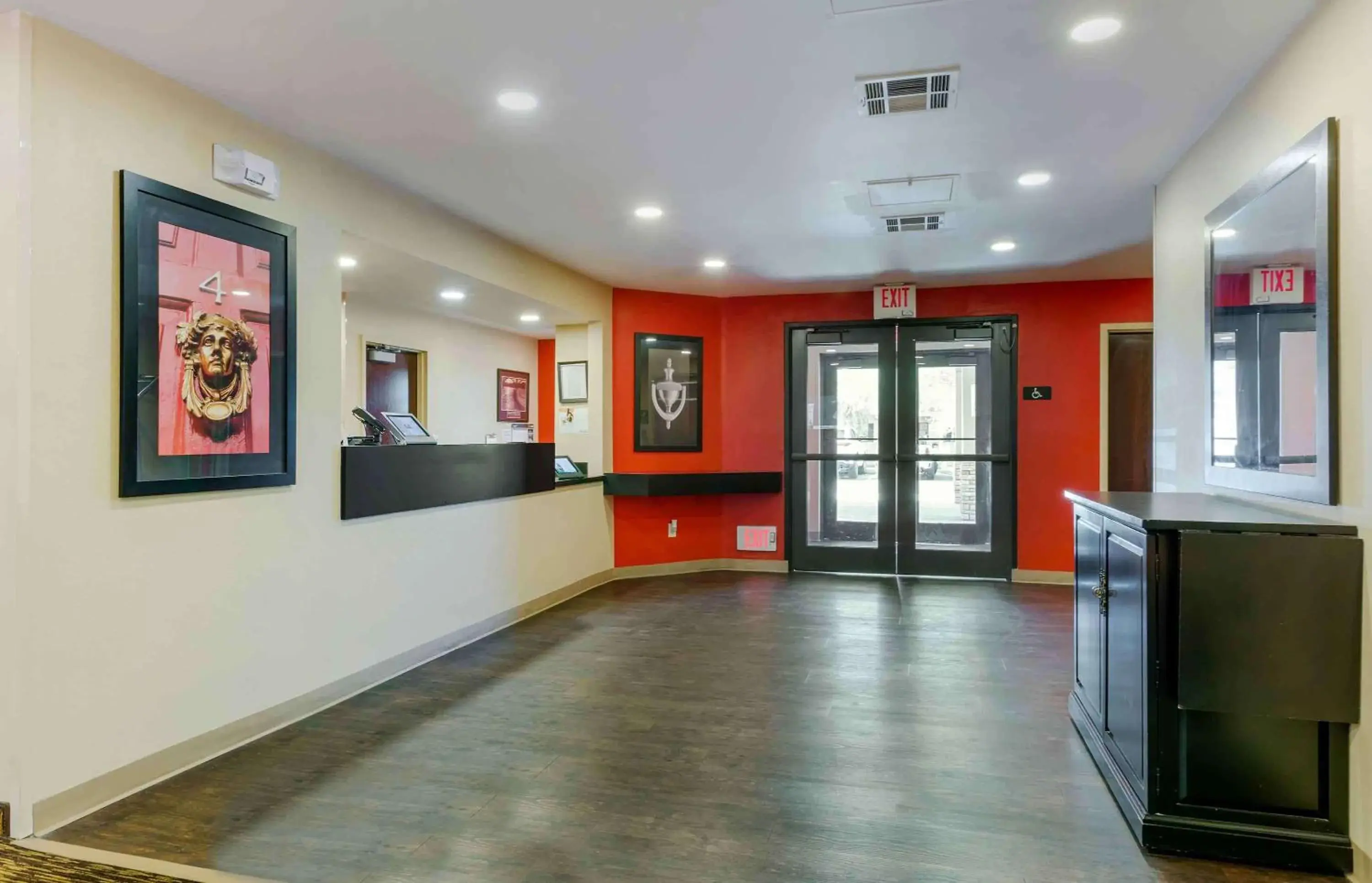 Lobby or reception in Extended Stay America Suites - Phoenix - Airport Lobby or reception in Extended Stay America Suites - Phoenix - Airport