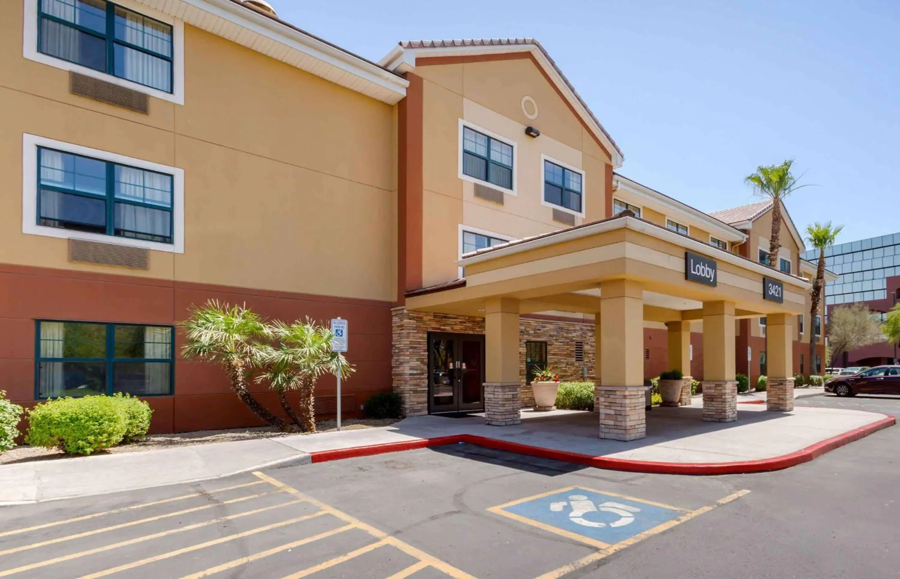 Property building in Extended Stay America Suites - Phoenix - Airport Property building in Extended Stay America Suites - Phoenix - Airport