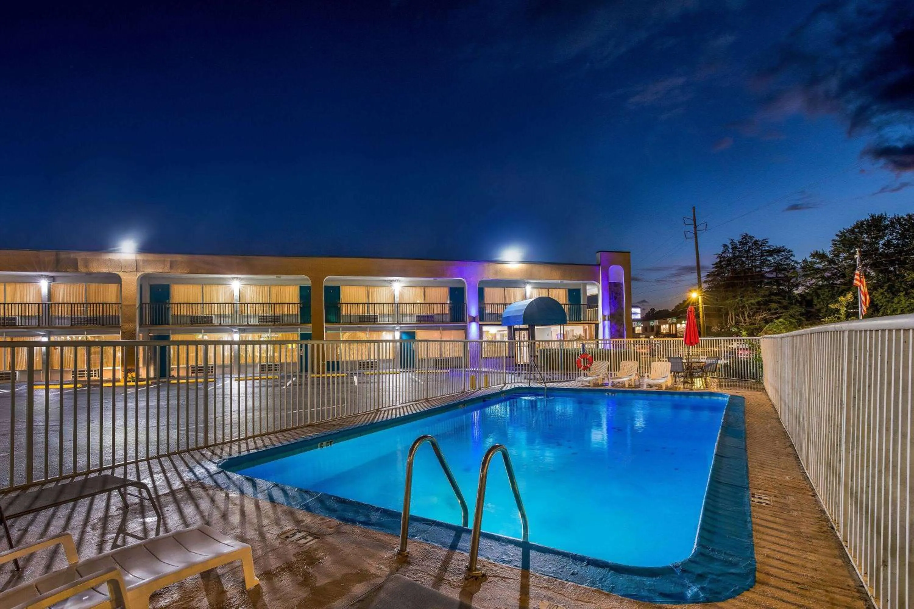 Swimming pool in Days Inn by Wyndham Clayton