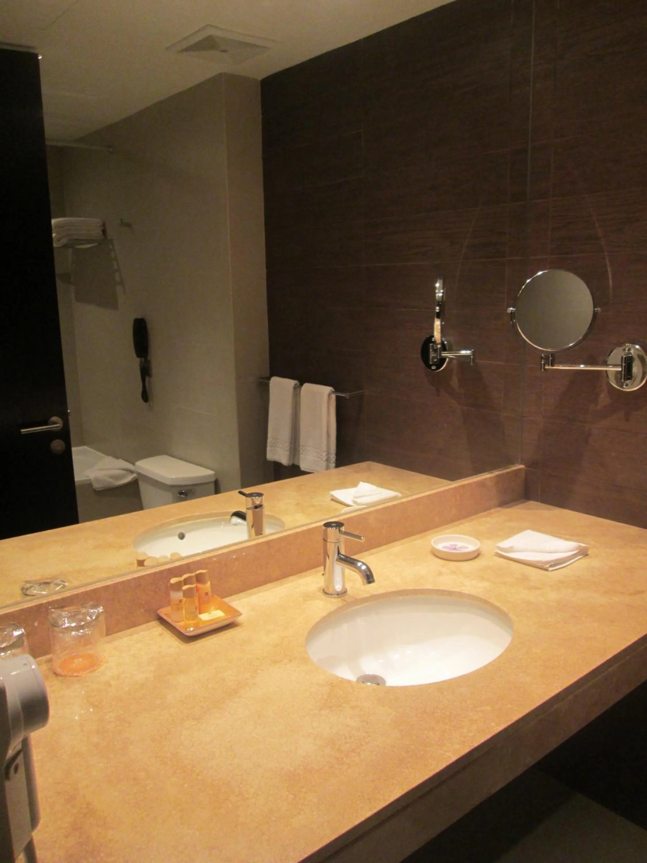 Shower in Arawi Miraflores Prime