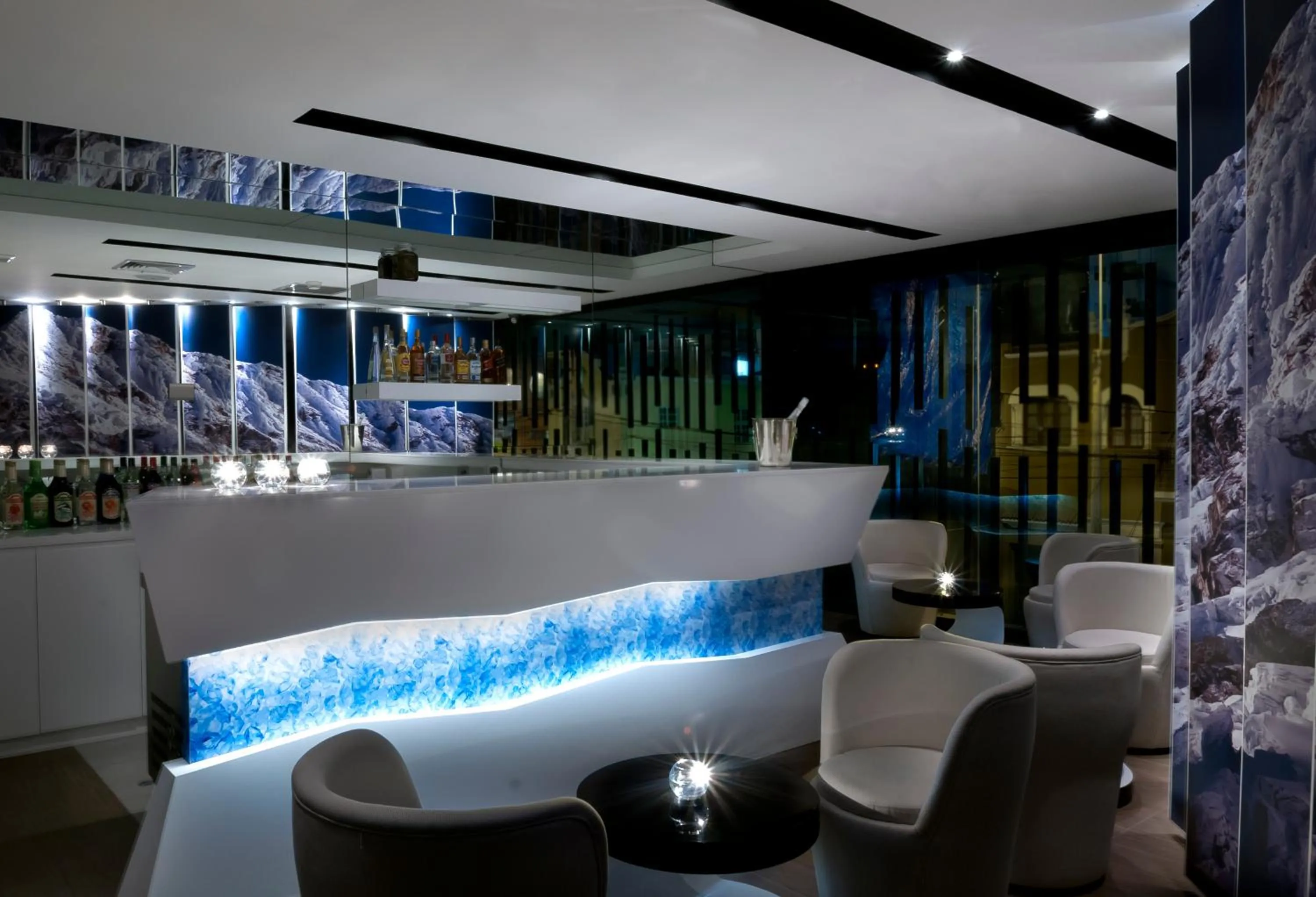 Communal lounge/ TV room in Arawi Miraflores Prime