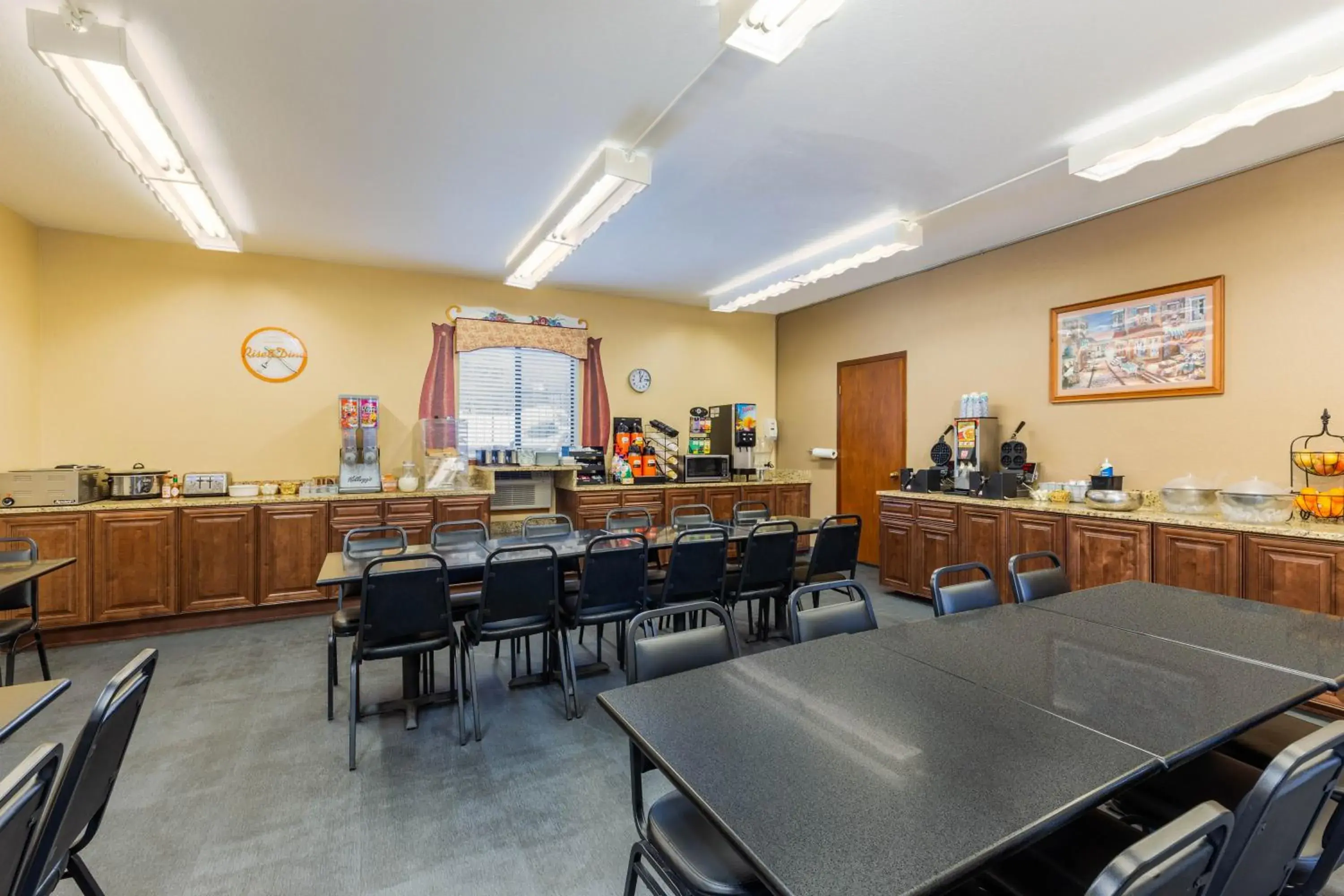 Breakfast in Howard Johnson by Wyndham Leavenworth Breakfast in Howard Johnson by Wyndham Leavenworth