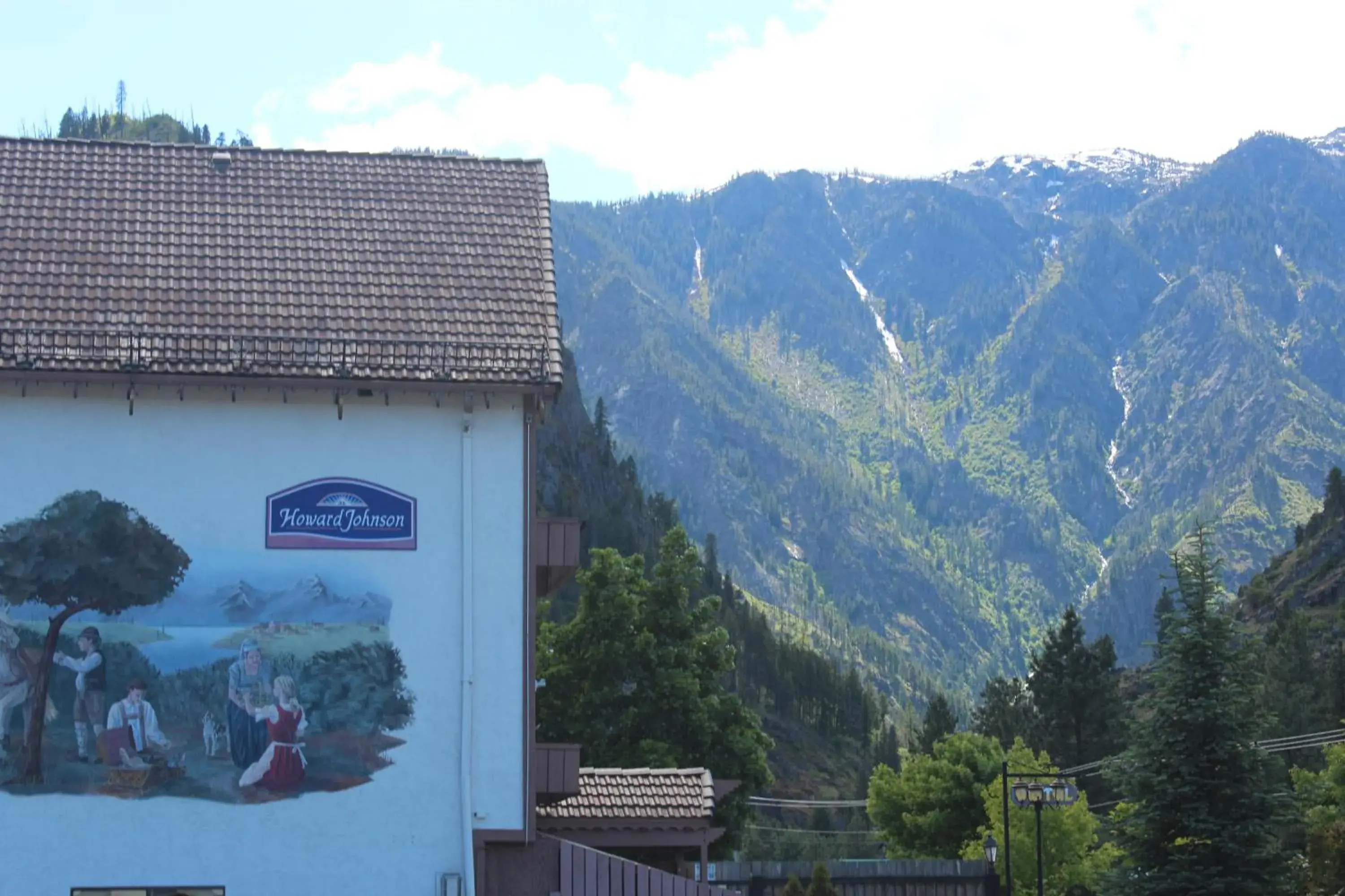 Mountain view in Howard Johnson by Wyndham Leavenworth Mountain view in Howard Johnson by Wyndham Leavenworth