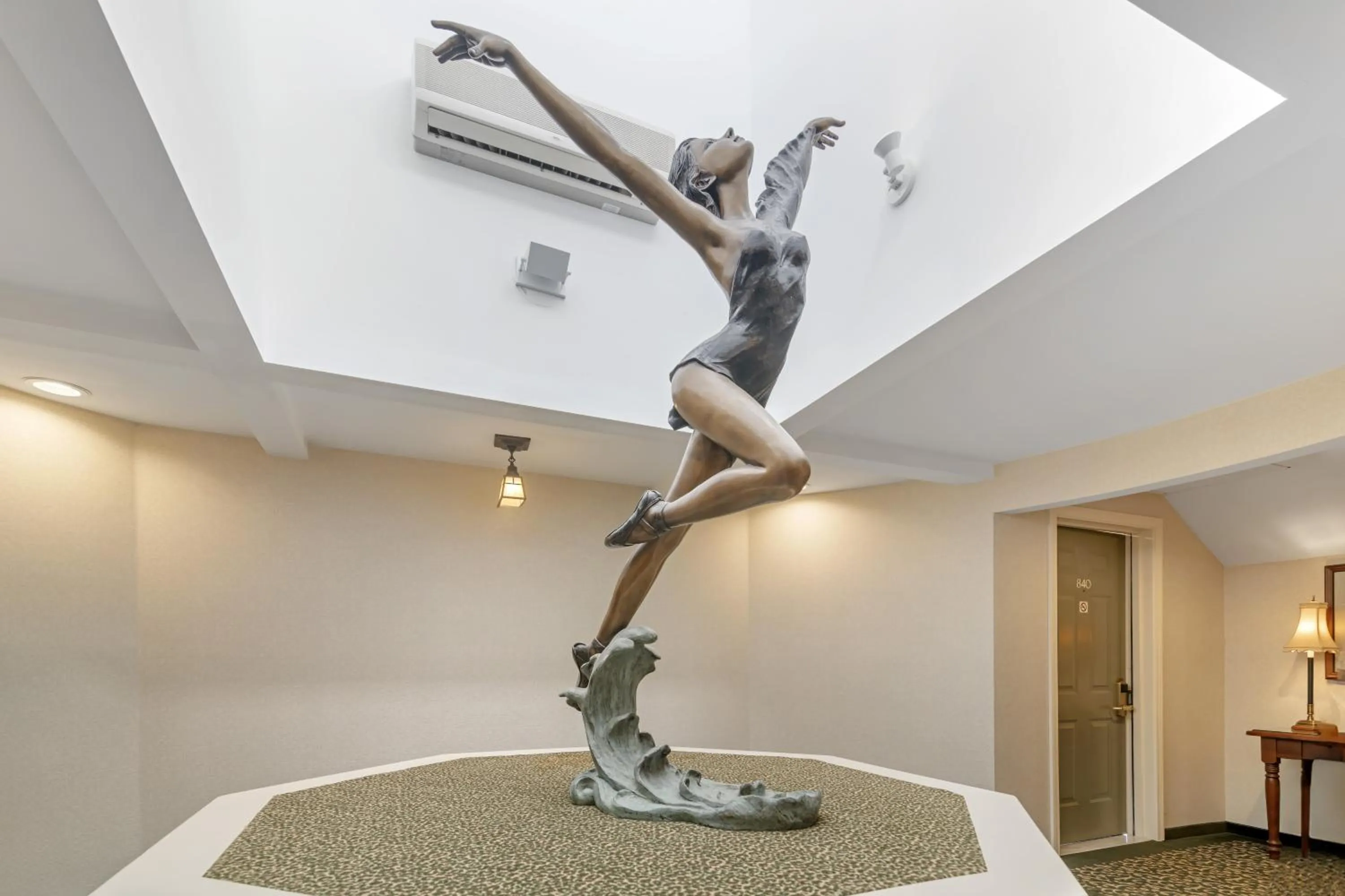 Decorative detail, Bed in Meadowmere Resort