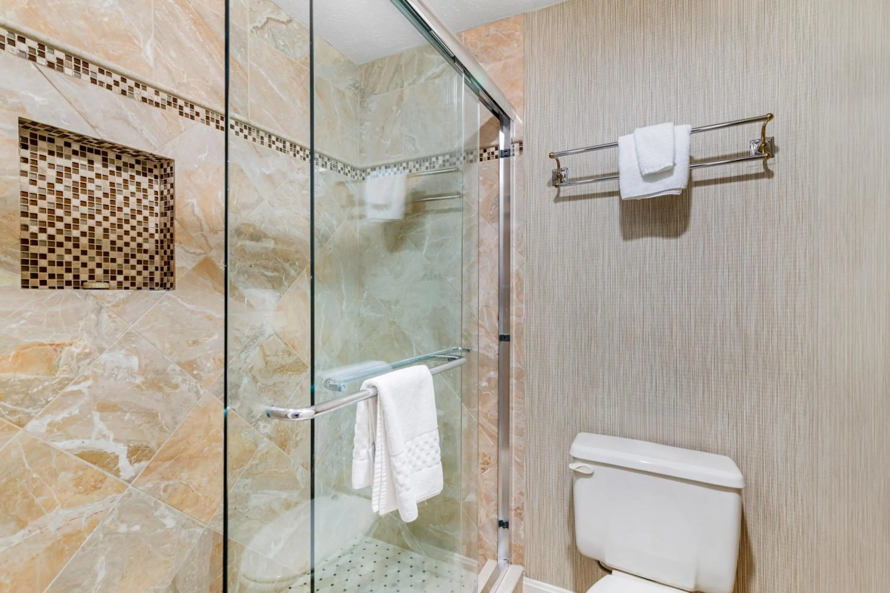 Shower in Meadowmere Resort