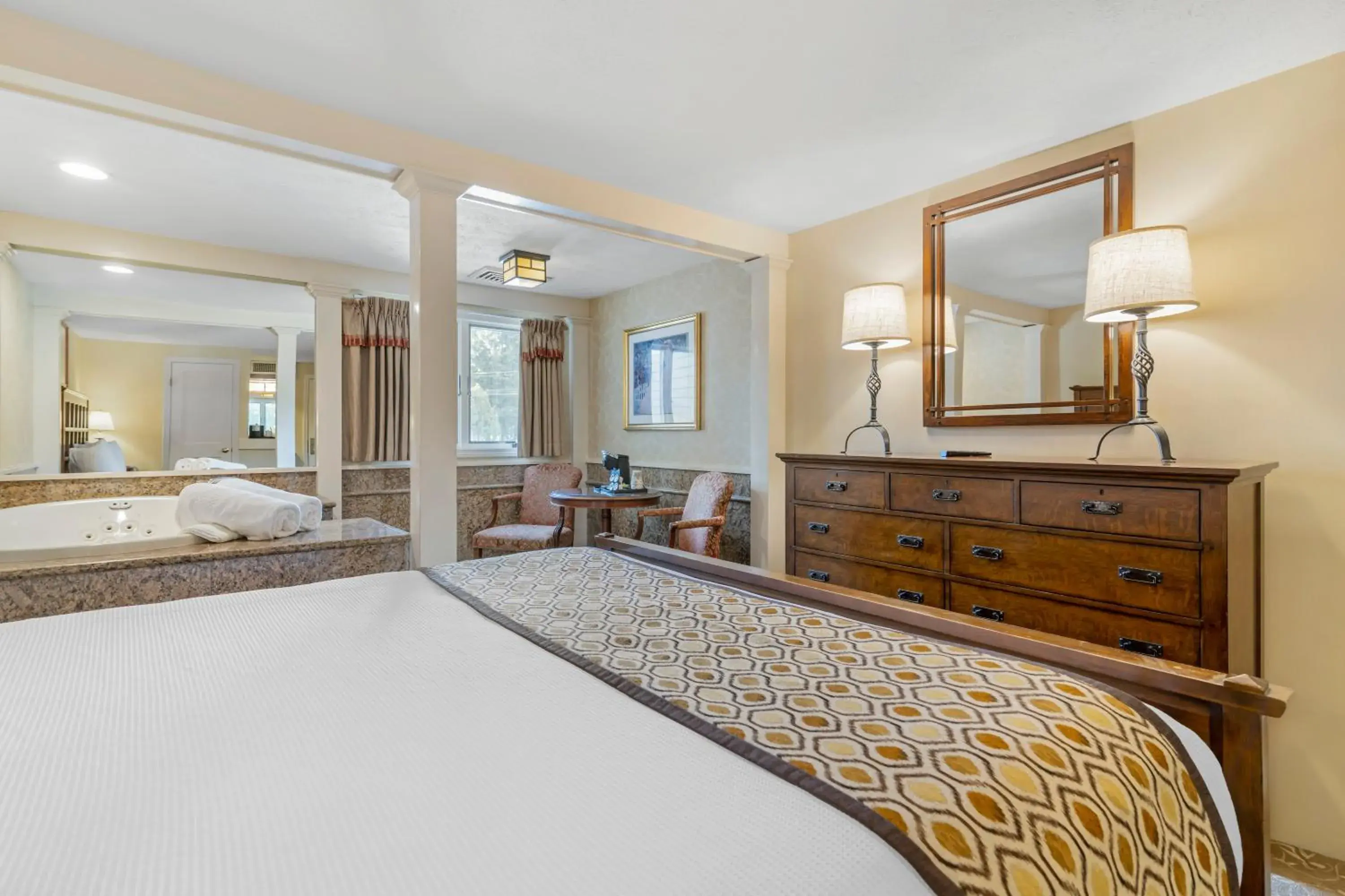 King Suite with Spa Bath in Meadowmere Resort King Suite with Spa Bath in Meadowmere Resort