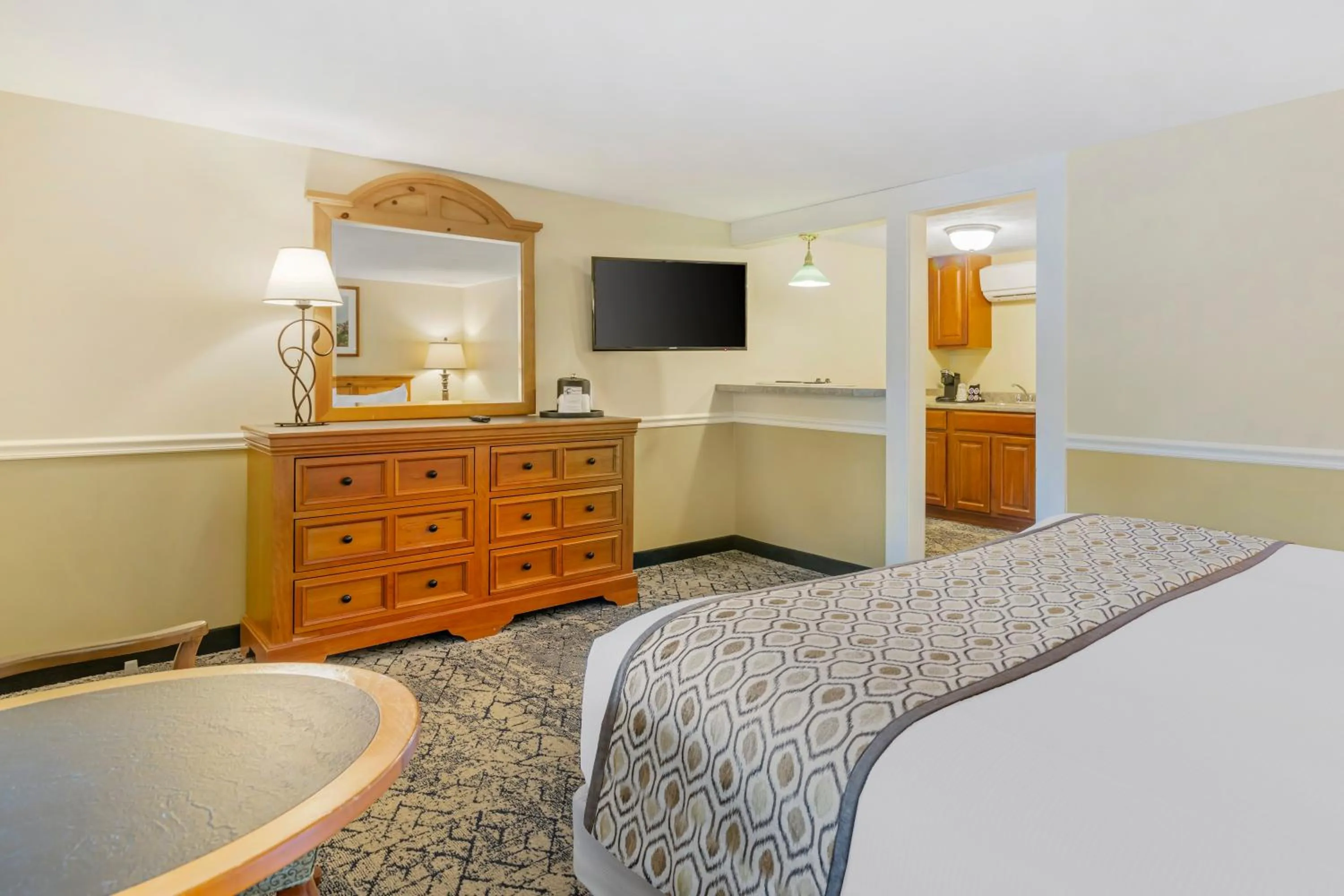 Bedroom, Bed in Meadowmere Resort