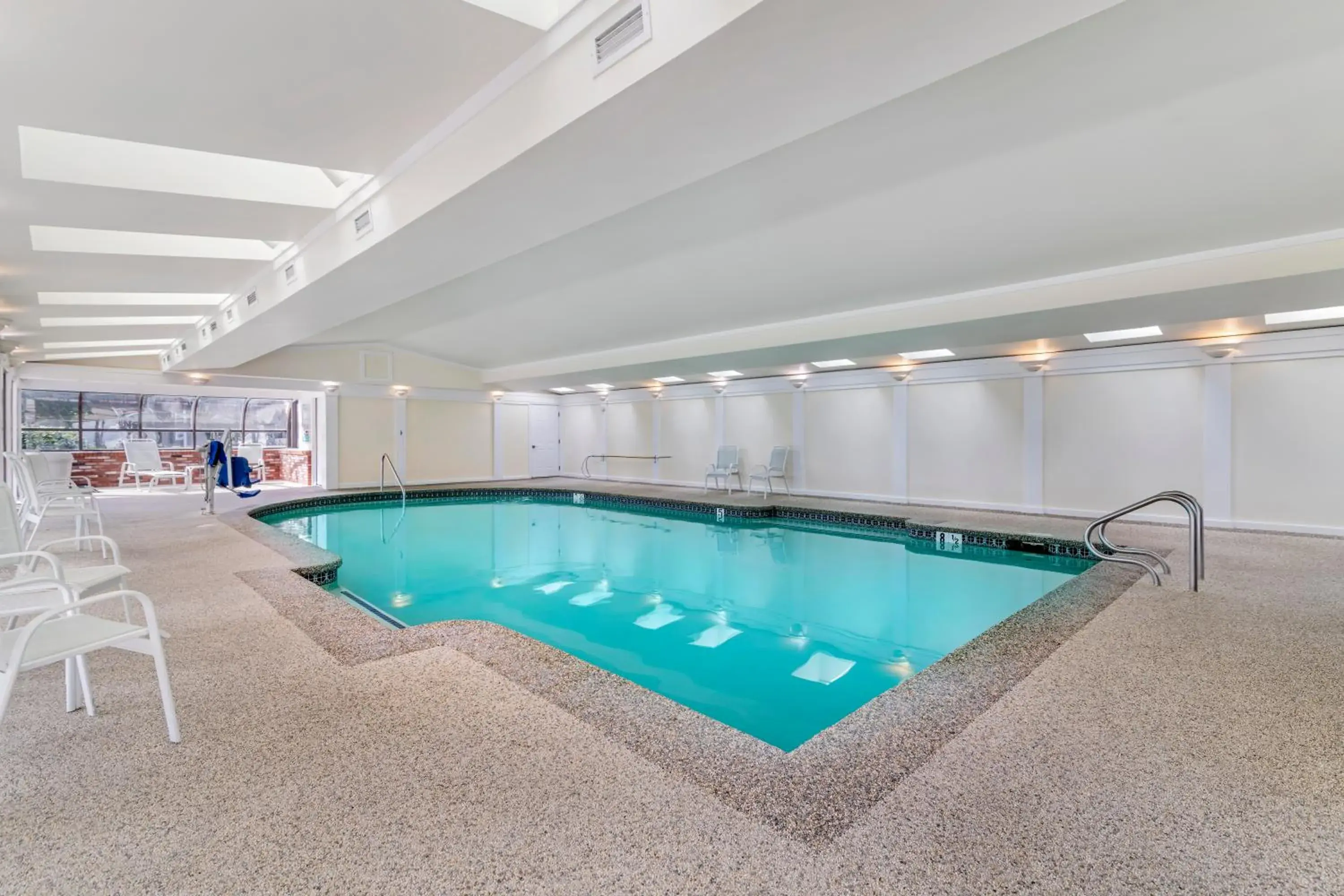 Pool view in Meadowmere Resort Pool view in Meadowmere Resort