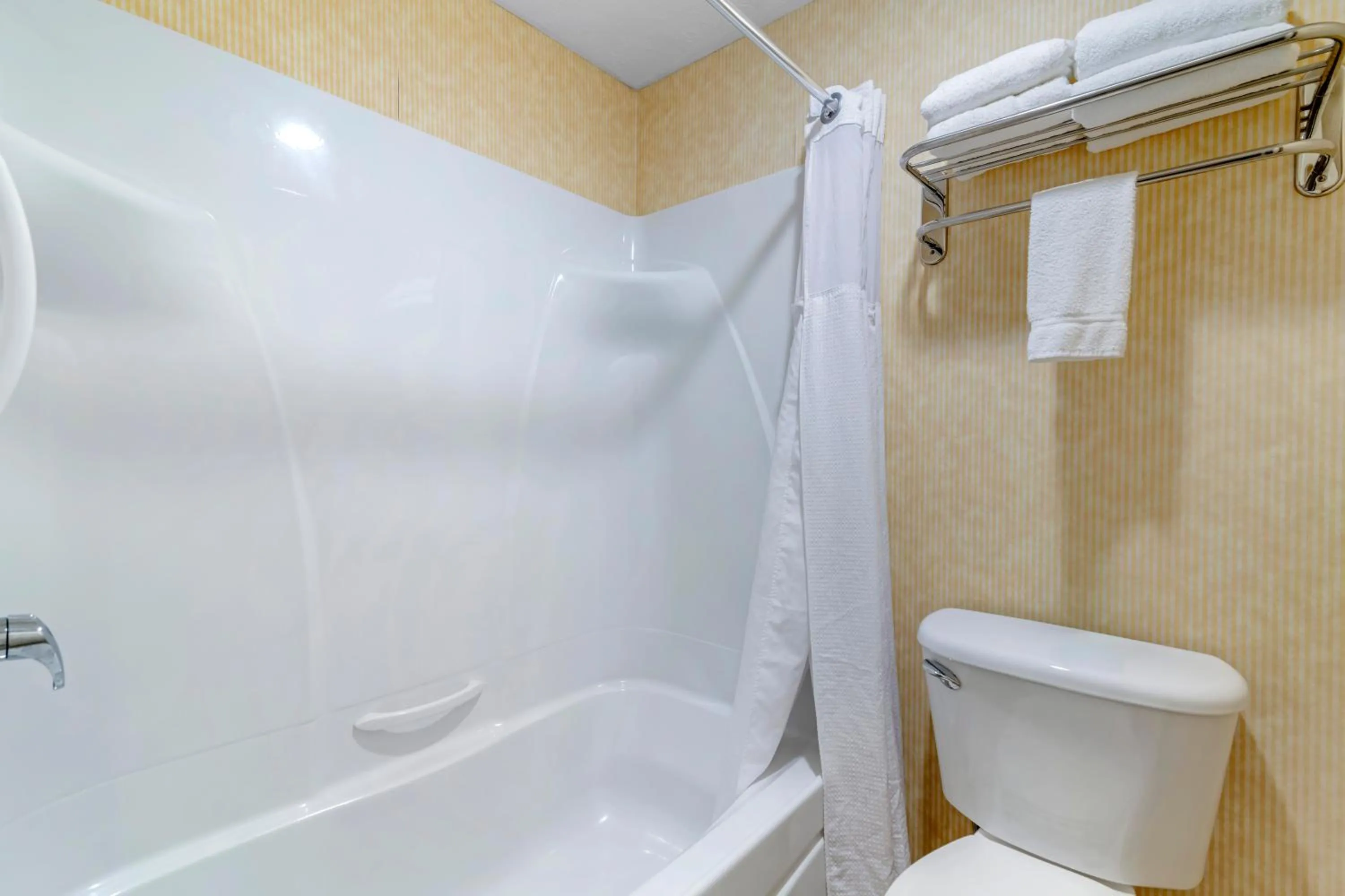 Toilet in Meadowmere Resort