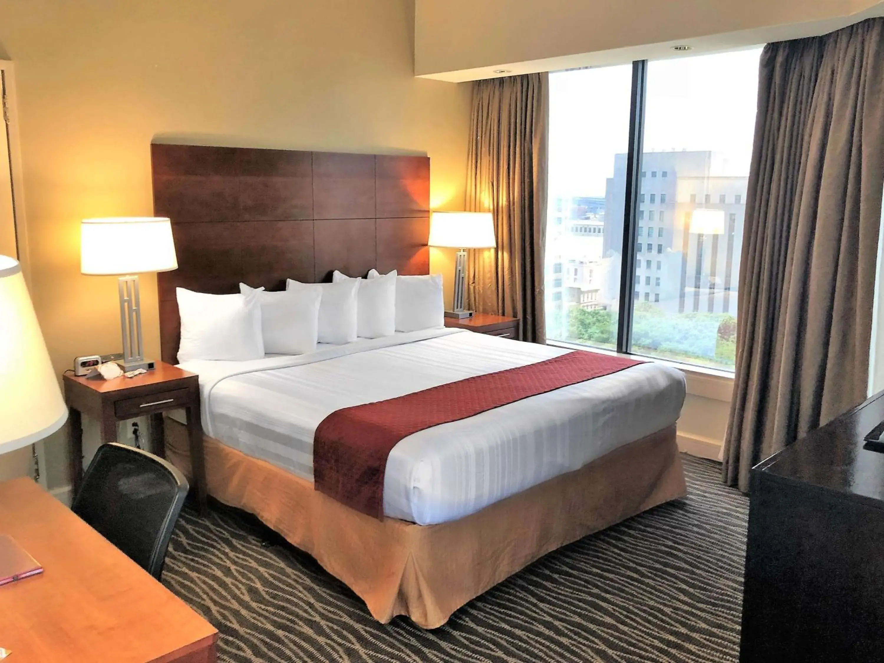 Corner King Room with Sofa Bed and City View in Blake Hotel New Orleans, BW Signature Collection Corner King Room with Sofa Bed and City View in Blake Hotel New Orleans, BW Signature Collection