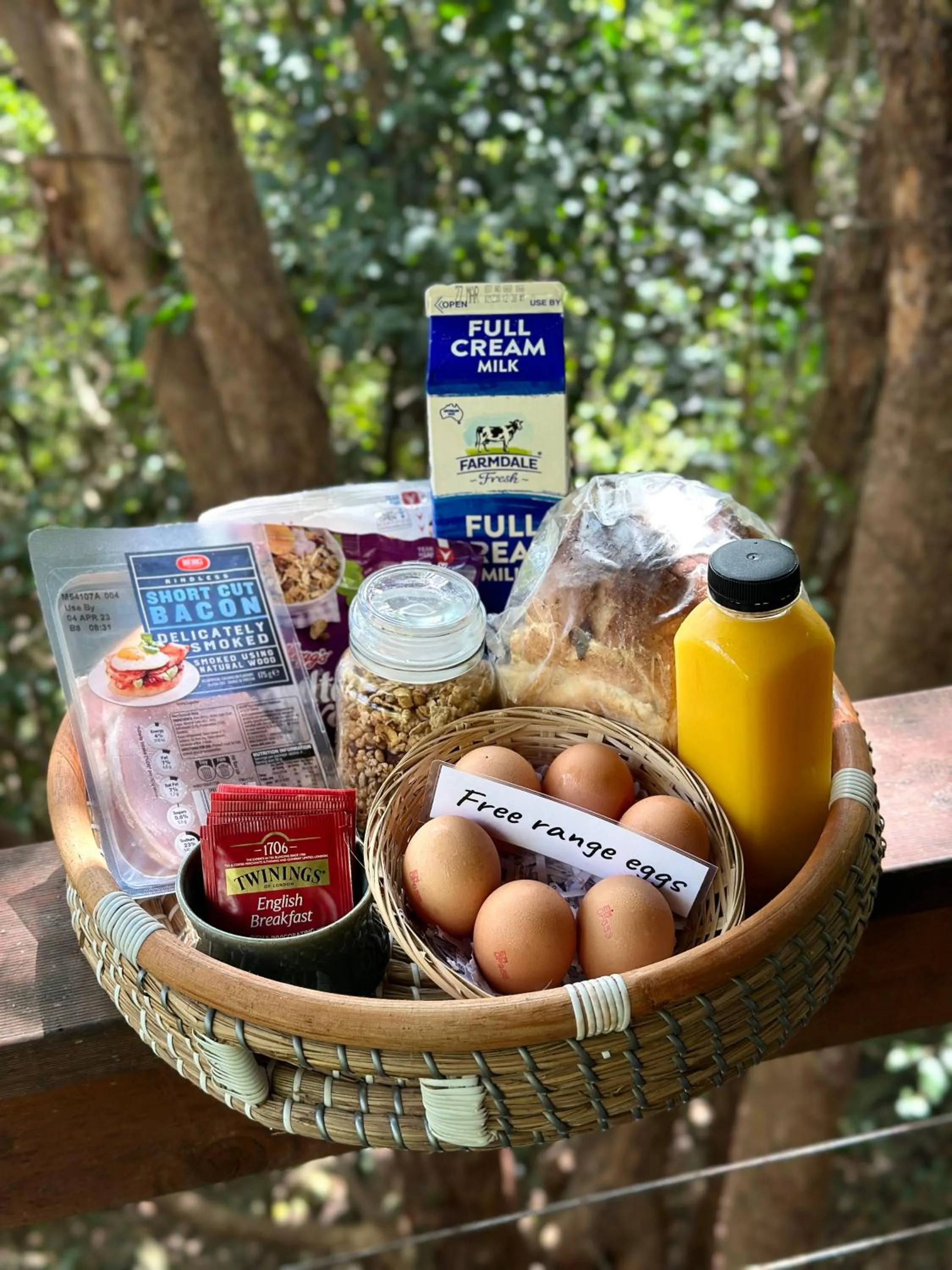 Food and drinks in Hunchy Hideaway