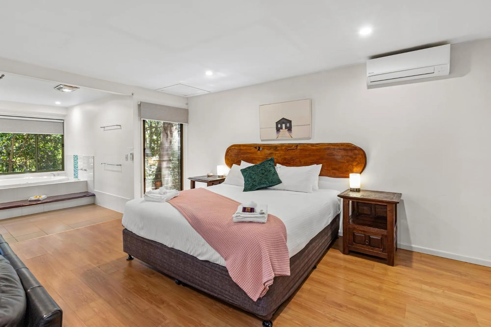 Bedroom, Bed in Hunchy Hideaway