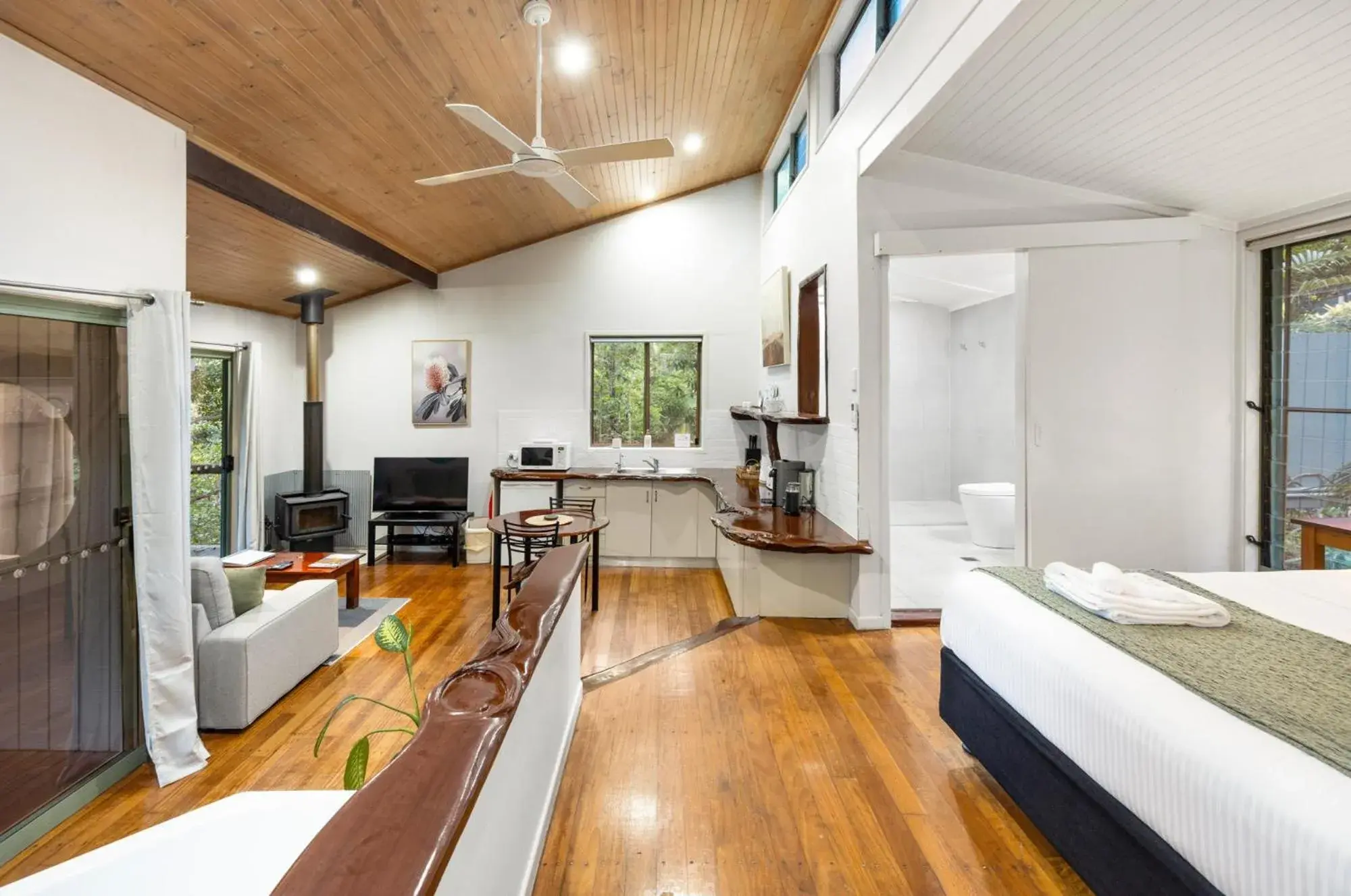 Property building, Bed in Hunchy Hideaway Property building, Bed in Hunchy Hideaway