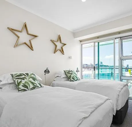Bed in Auckland Waterfront Serviced Apartments on Prince's Wharf