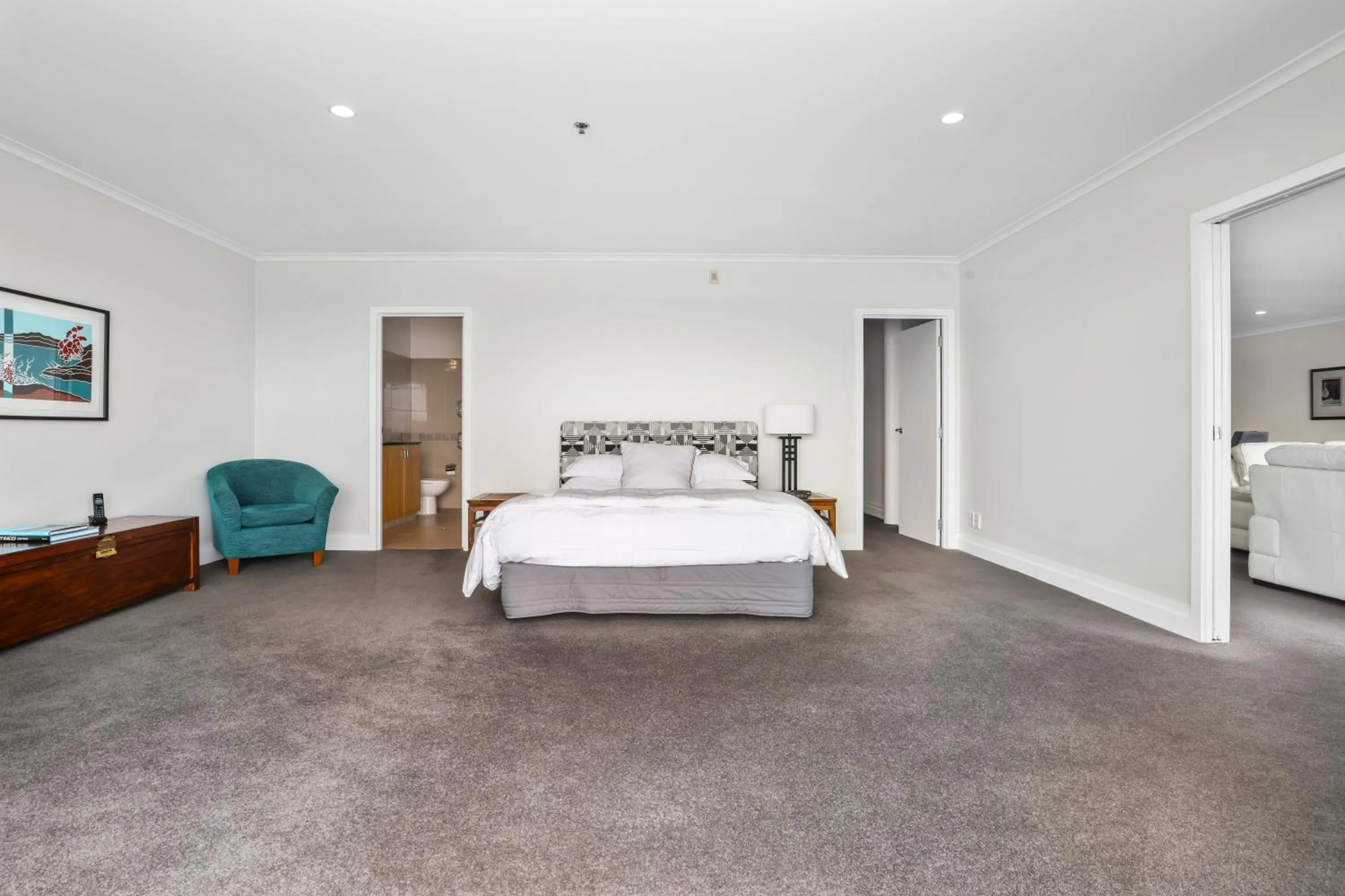 Bed in Auckland Waterfront Serviced Apartments on Prince's Wharf