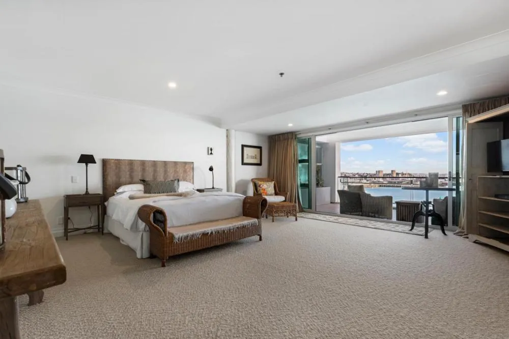 Bed in Auckland Waterfront Serviced Apartments on Prince's Wharf