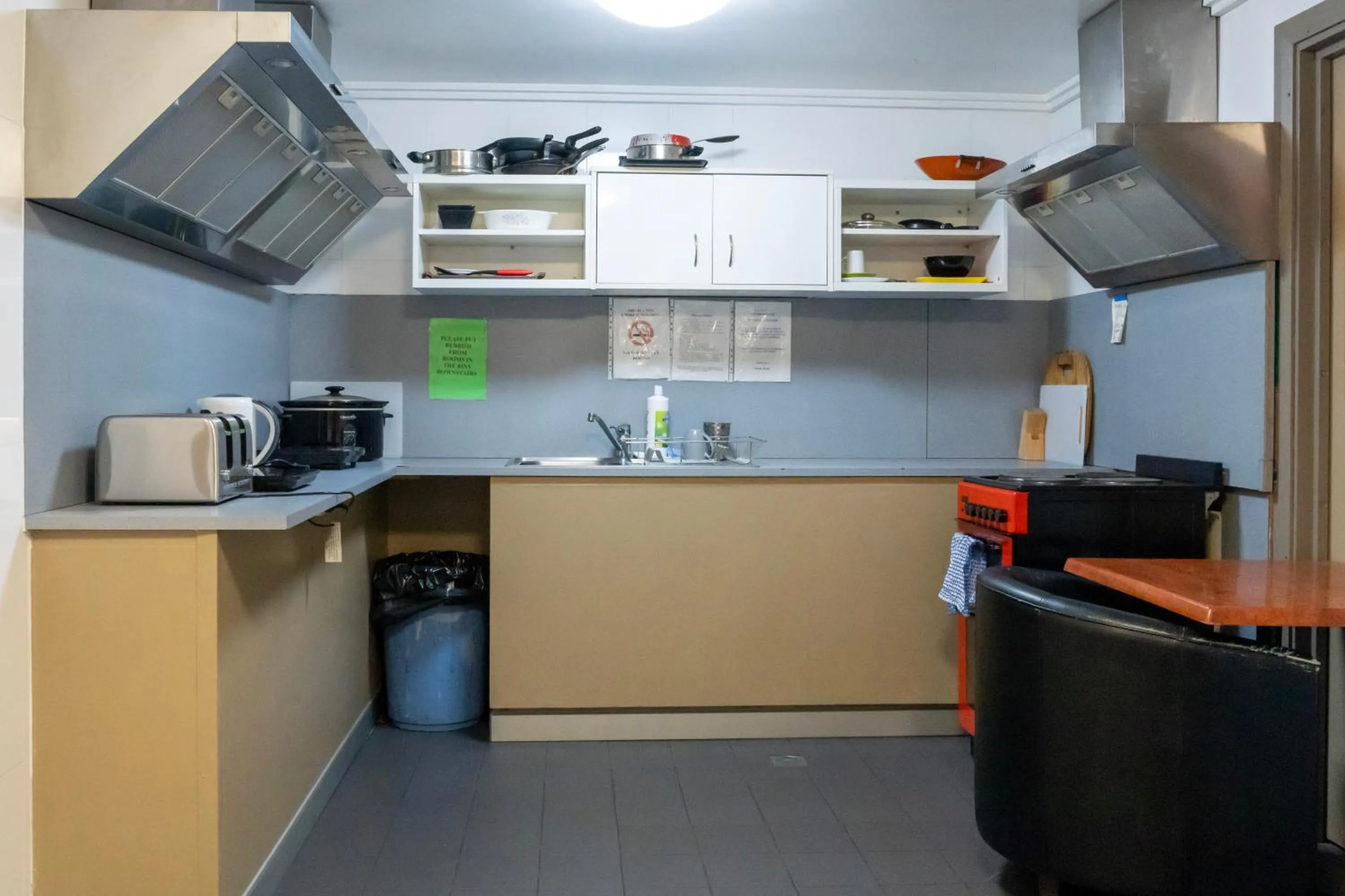 Kitchen or kitchenette in The Bexley Motel