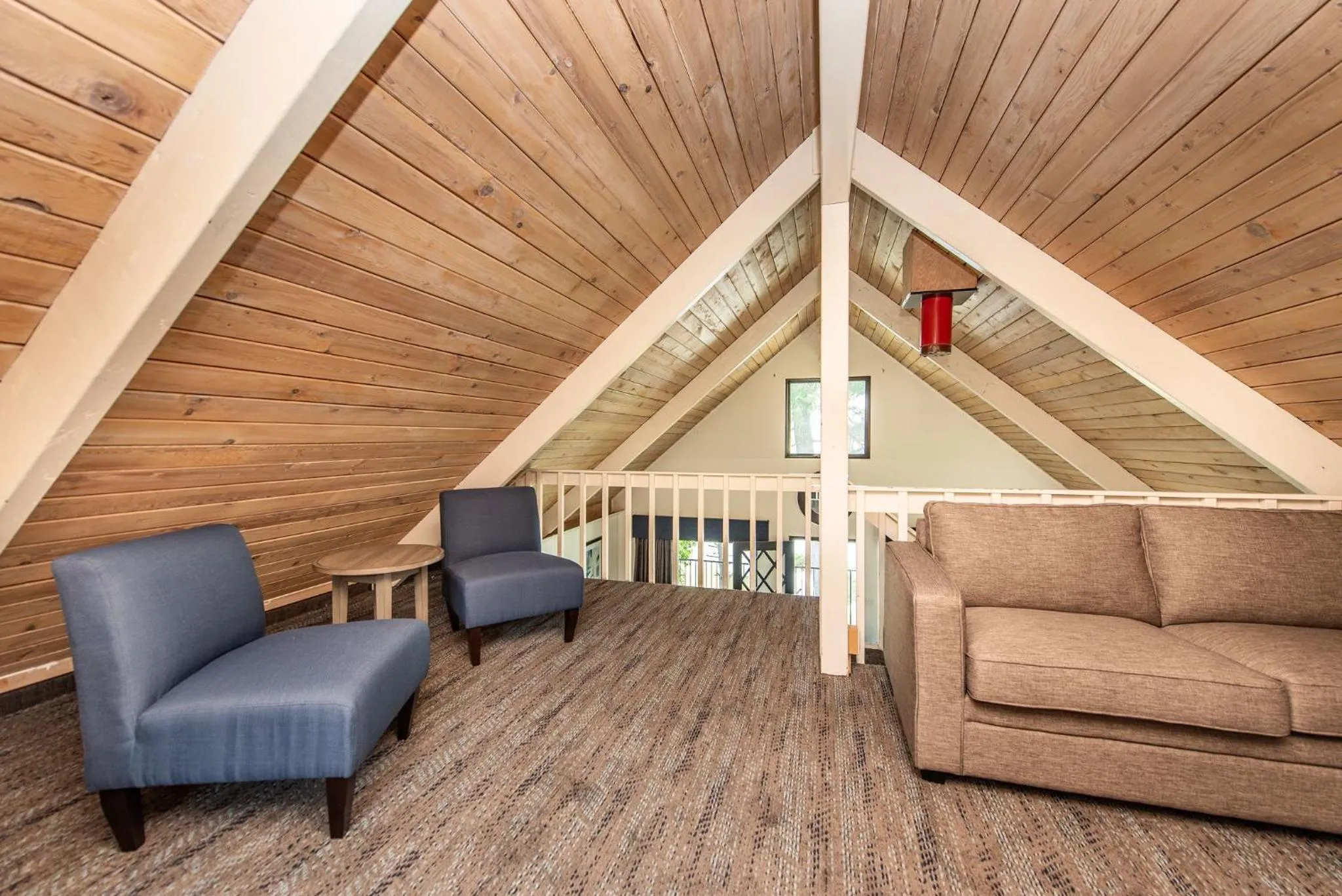 Oyster Bay Inn & Suites