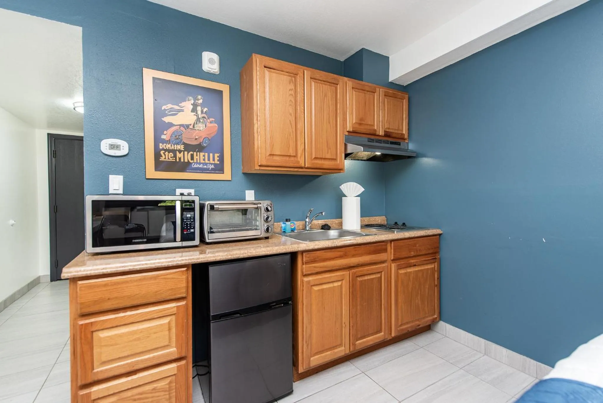 Oyster Bay Inn & Suites