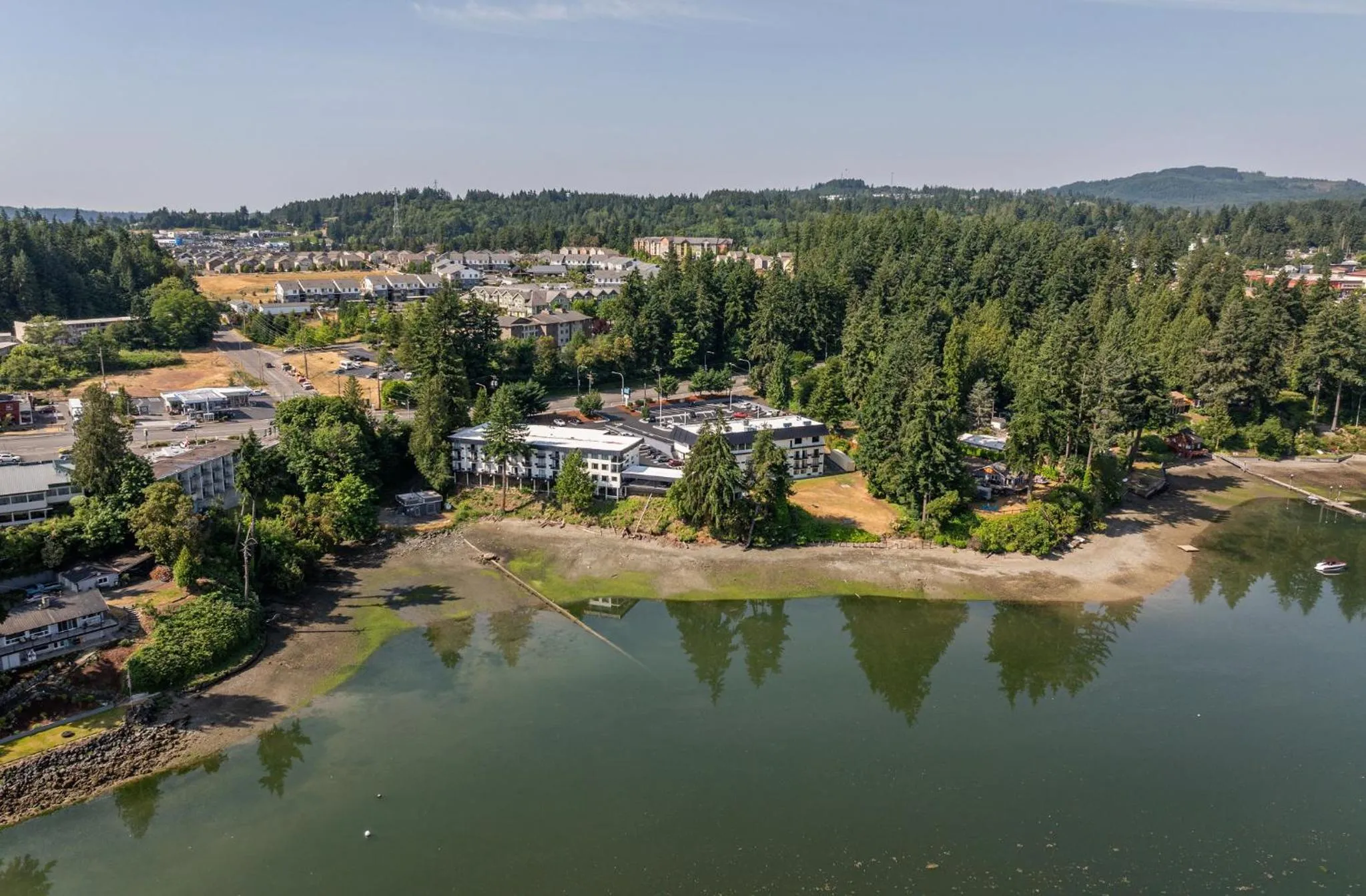 Beach in Oyster Bay Inn & Suites