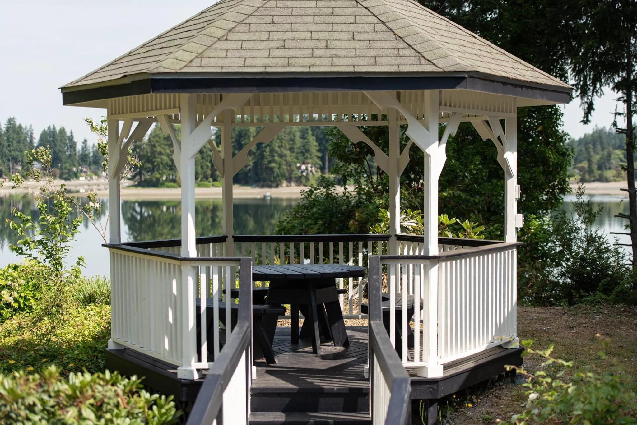 Oyster Bay Inn & Suites