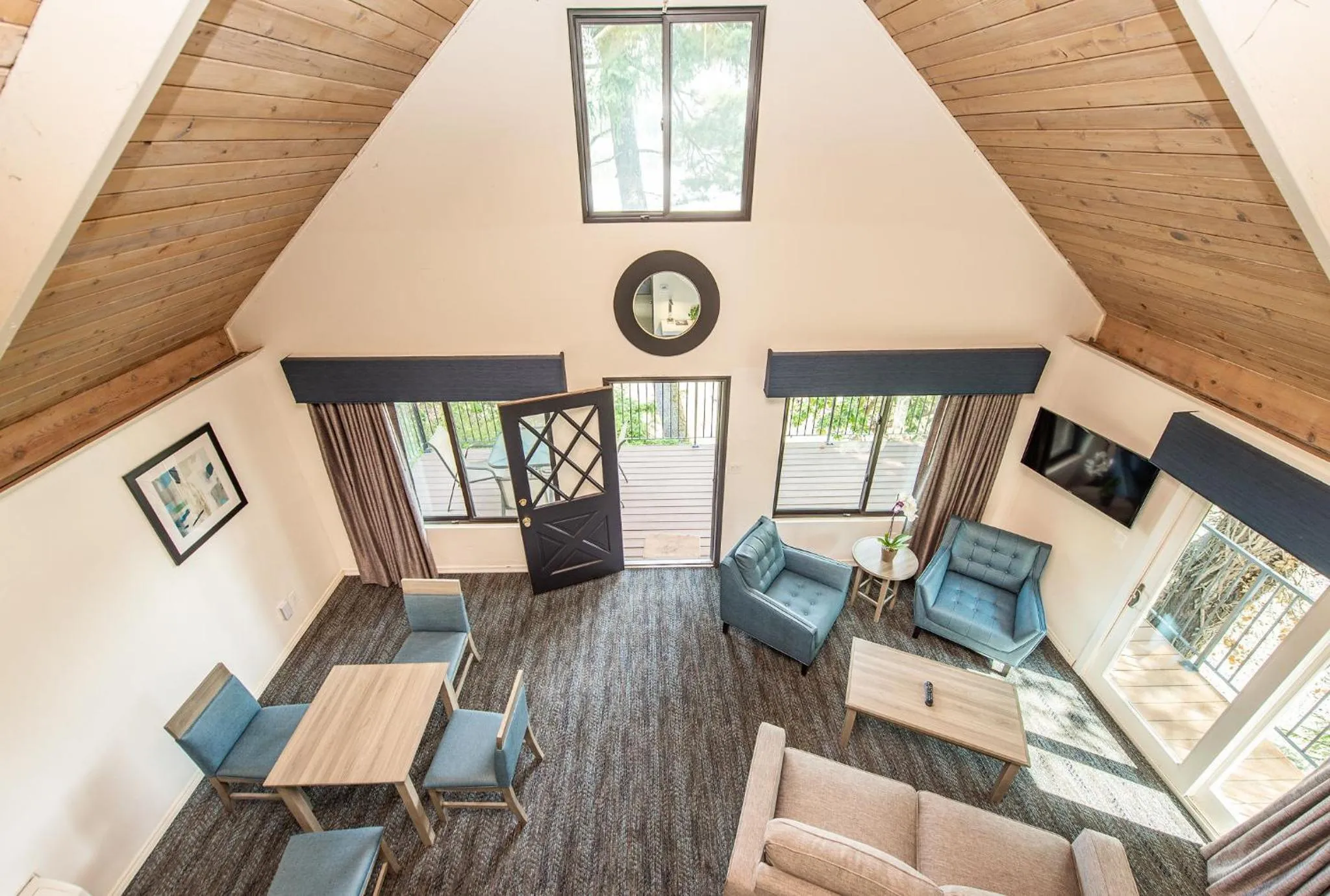 Oyster Bay Inn & Suites