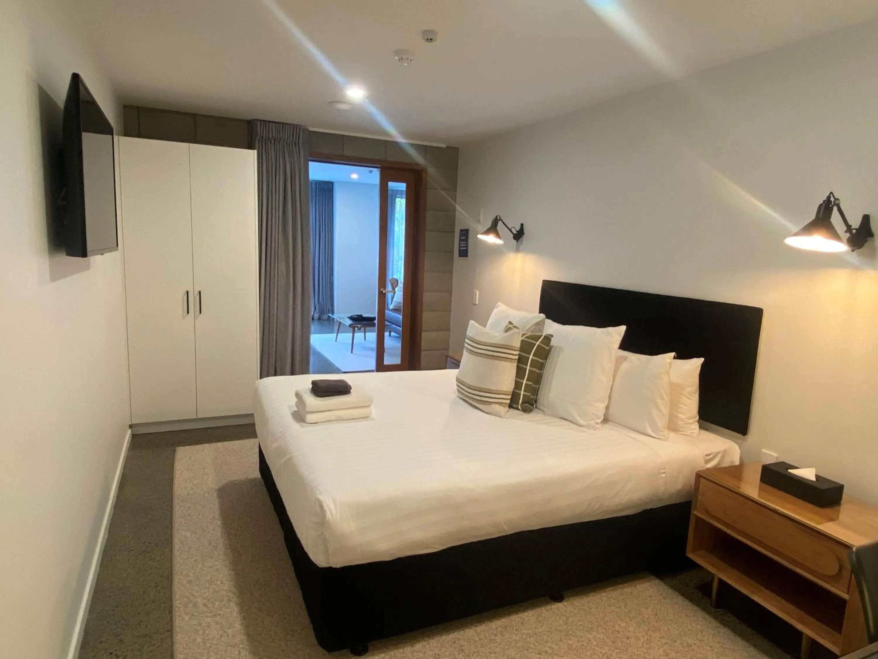 Bedroom, Bed in Southwark Hotel & Apartments