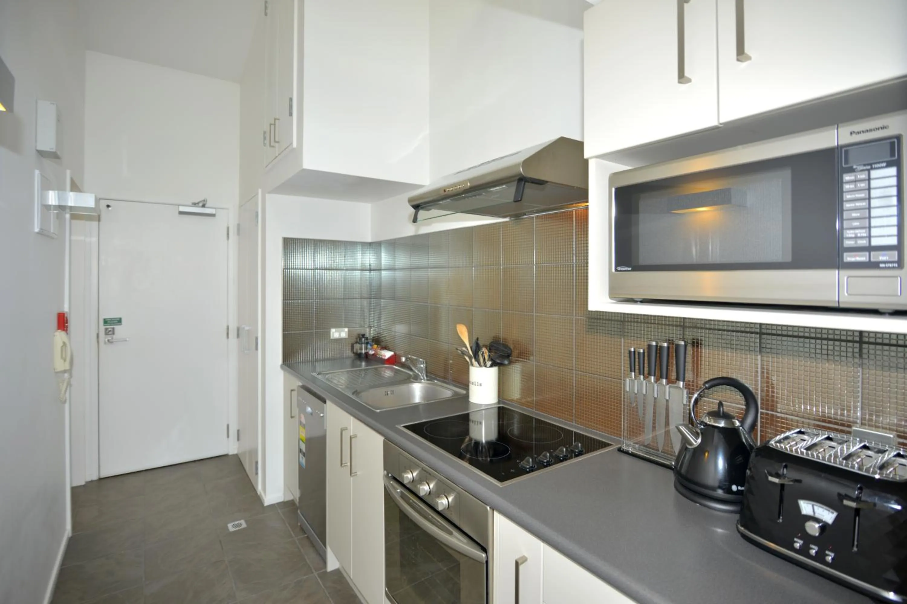 Kitchen or kitchenette in Southwark Hotel & Apartments