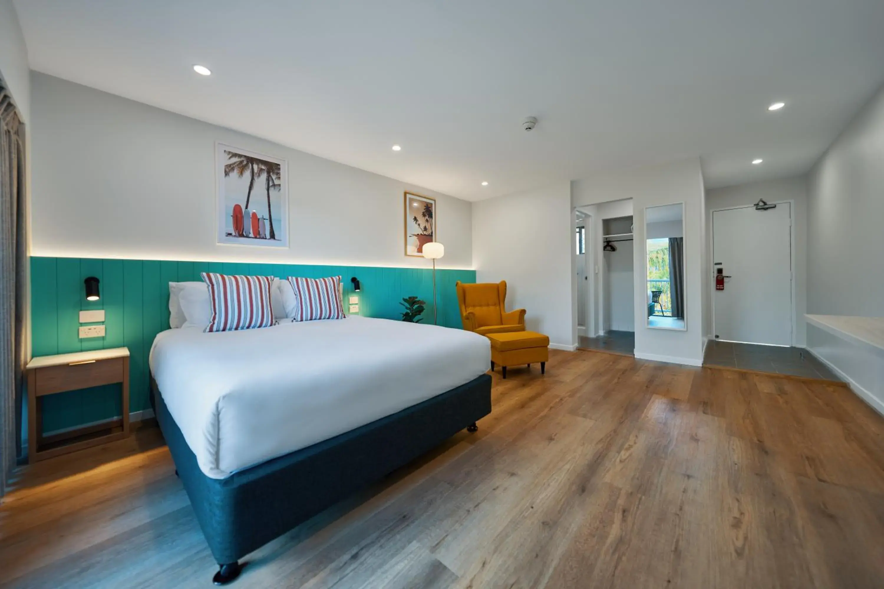 Queen Room in Red Star Palm Beach Queen Room in Red Star Palm Beach