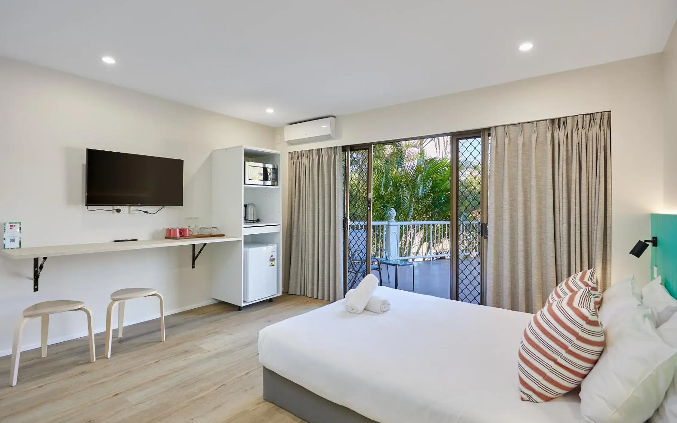 Bedroom, Bed in Red Star Palm Beach Bedroom, Bed in Red Star Palm Beach