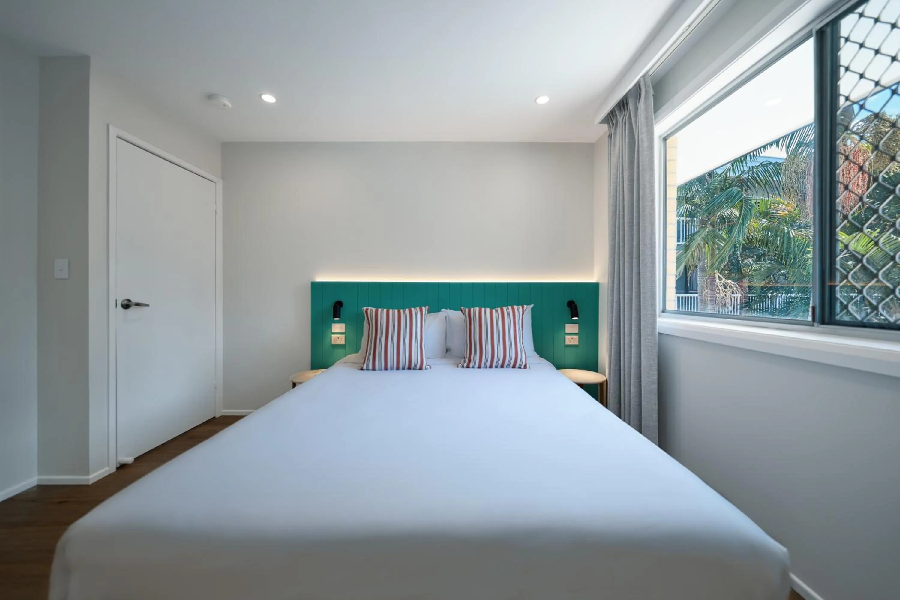 Bedroom, Bed in Red Star Palm Beach