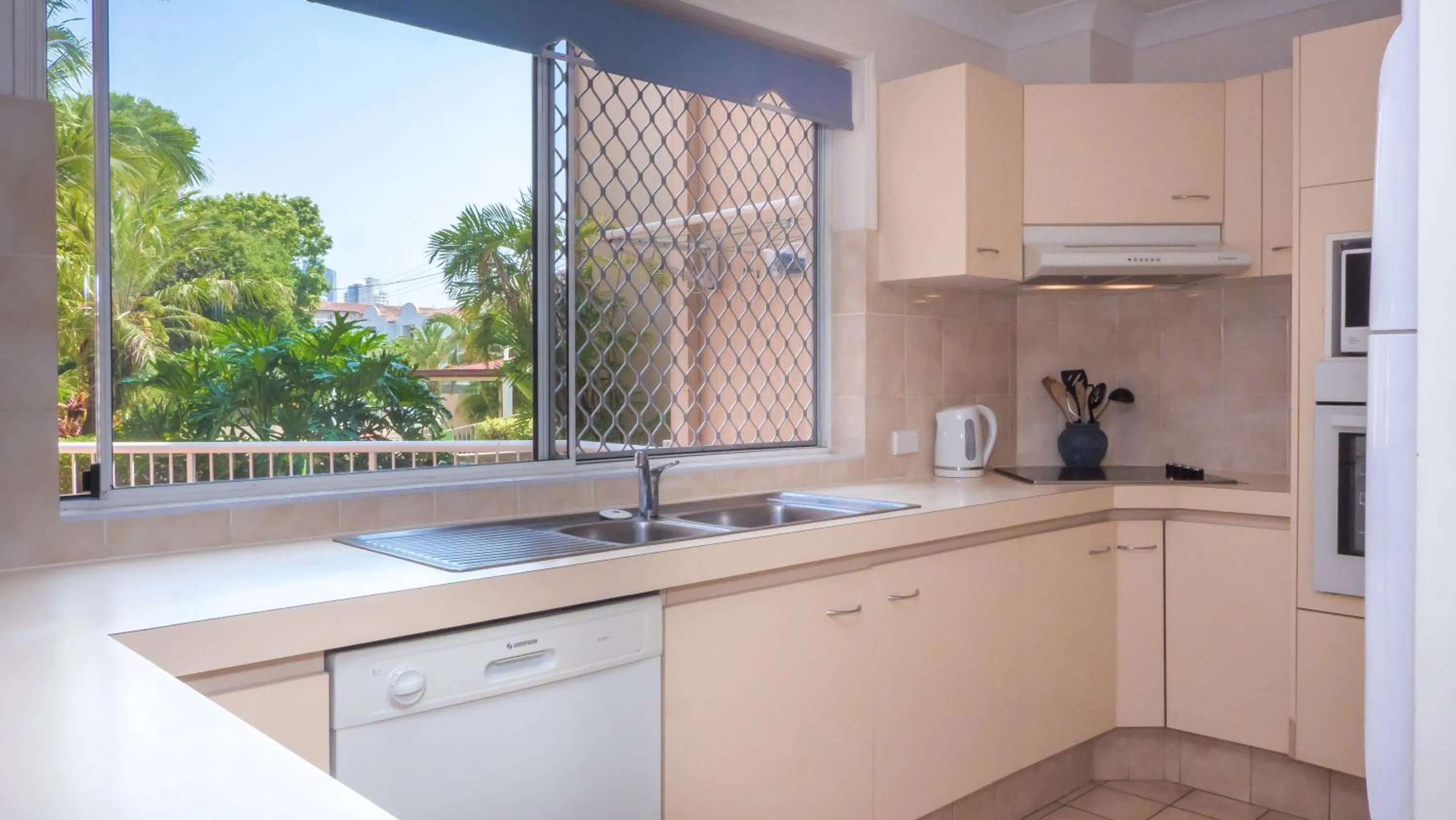 Kitchen or kitchenette in Jubilee Views Holiday Apartments