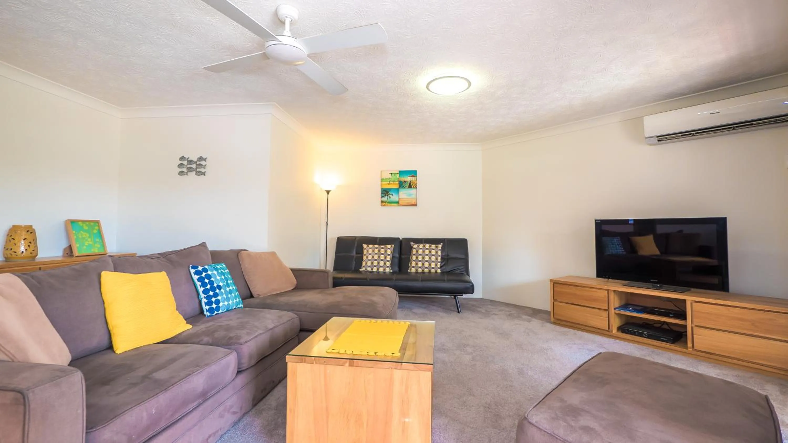 TV and multimedia in Jubilee Views Holiday Apartments