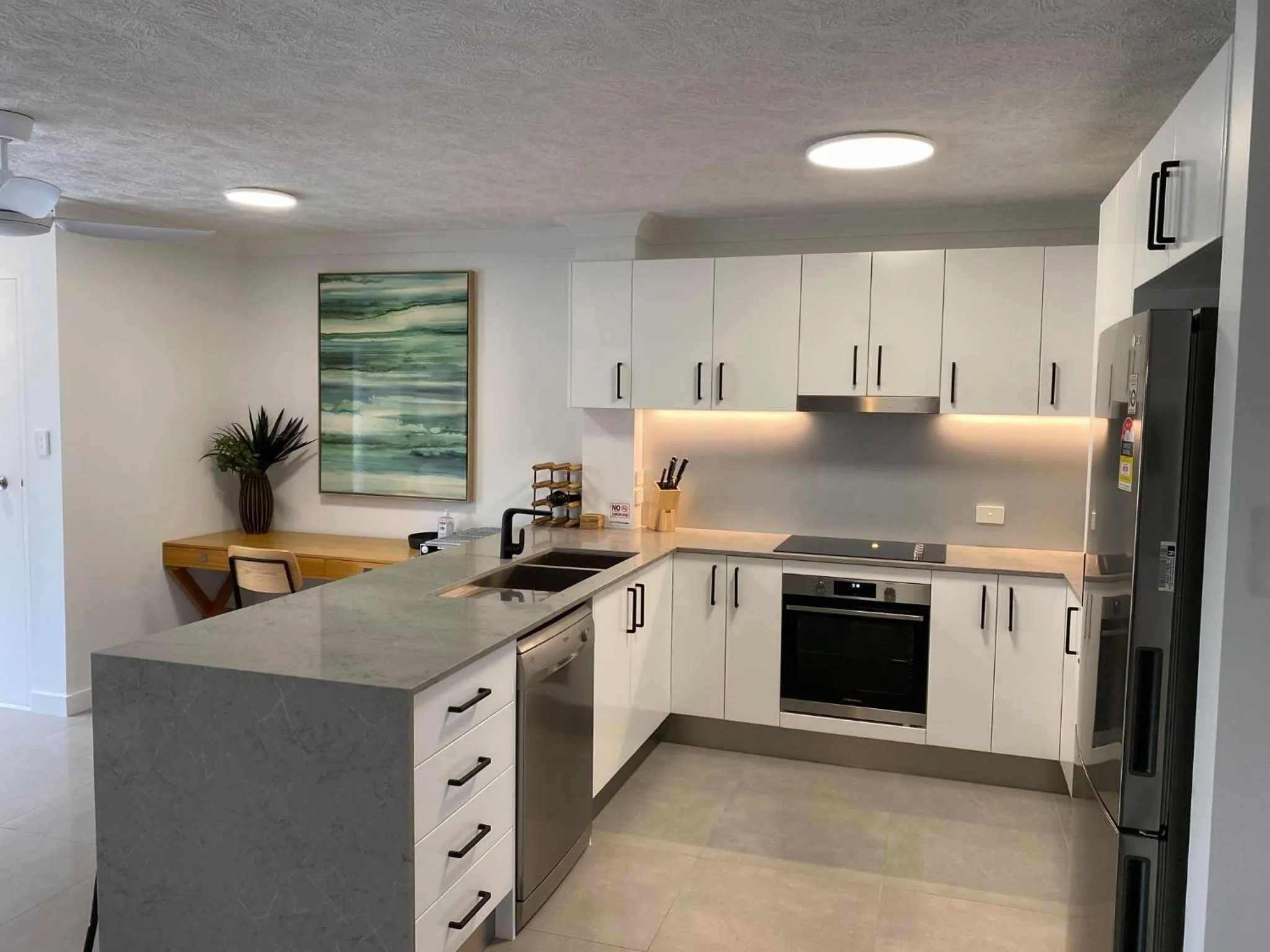Kitchen or kitchenette in Jubilee Views Holiday Apartments