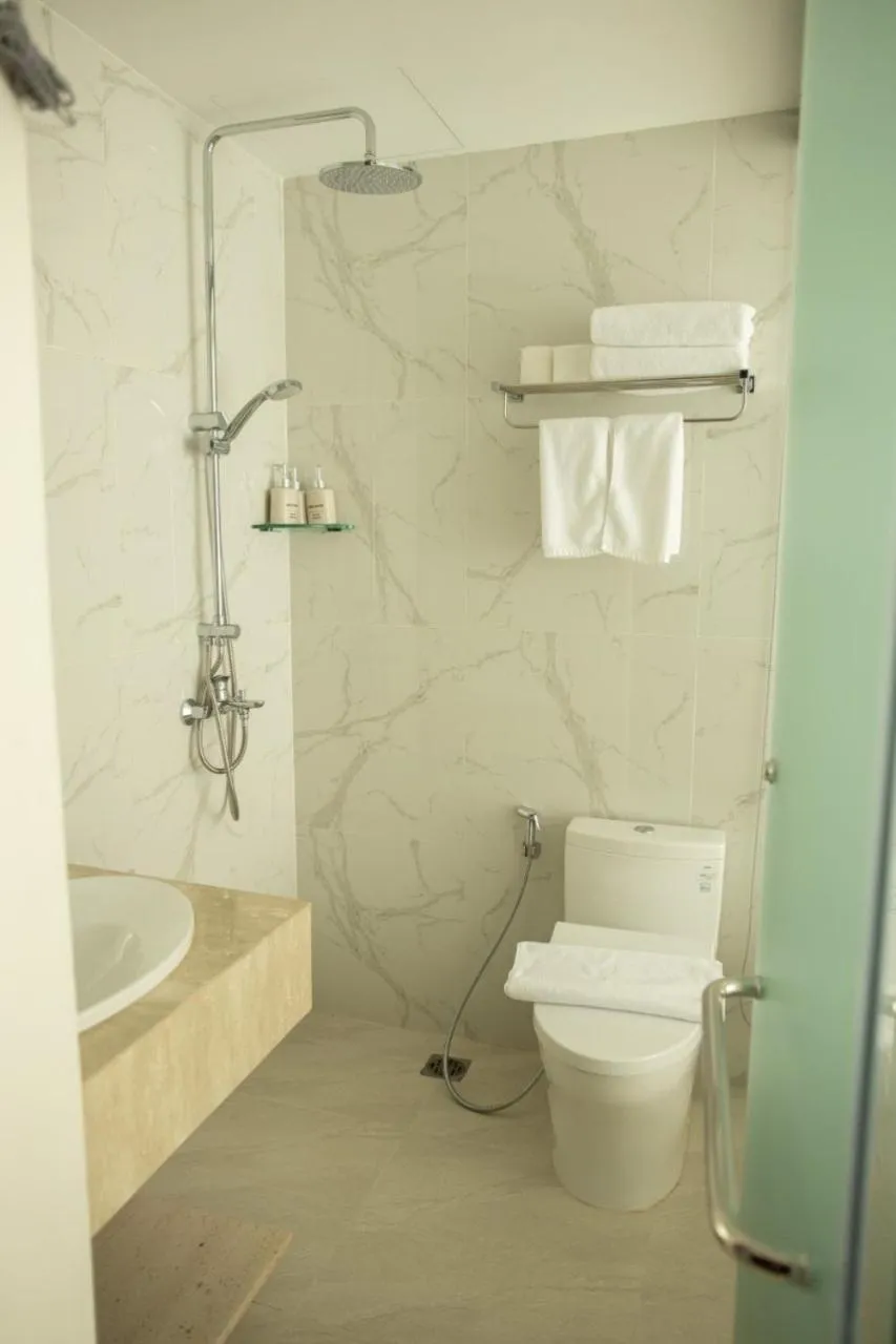 Shower in Ruby Hotel