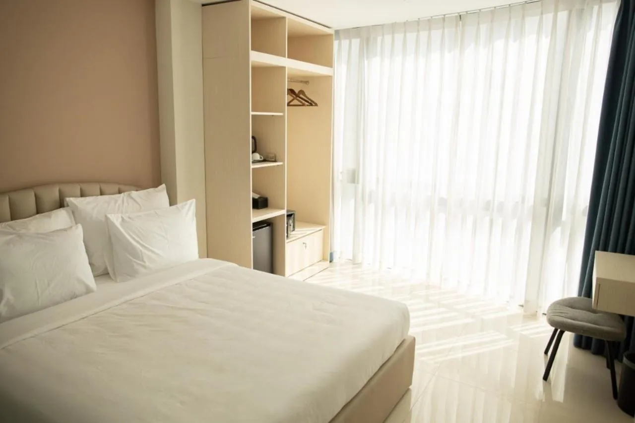 Bedroom, Bed in Ruby Hotel