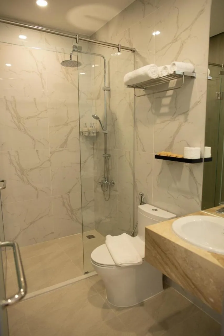 Shower in Ruby Hotel