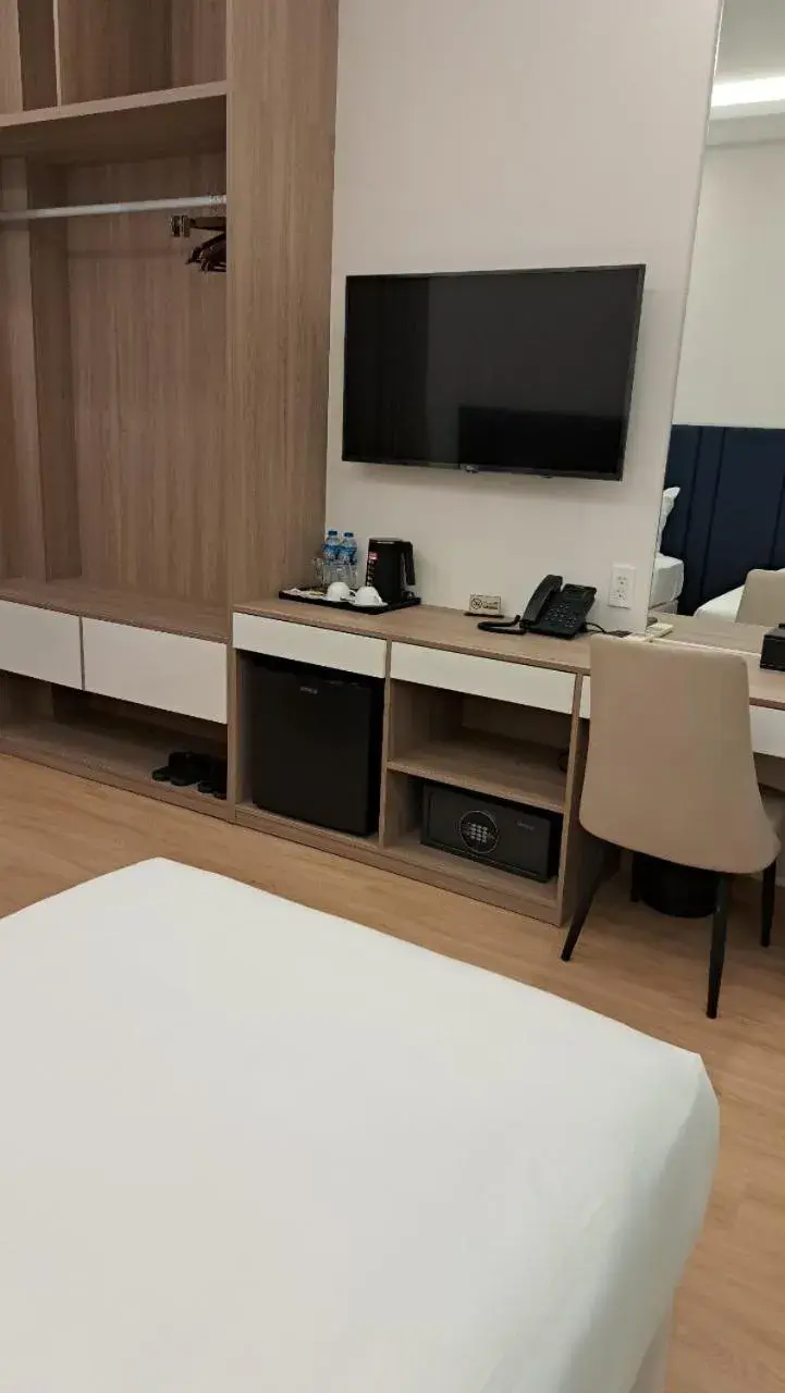 hair dresser, Bed in Ruby Hotel hair dresser, Bed in Ruby Hotel