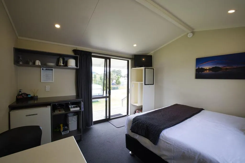 Bedroom, Bed in Tasman Holiday Parks - Papamoa Beach