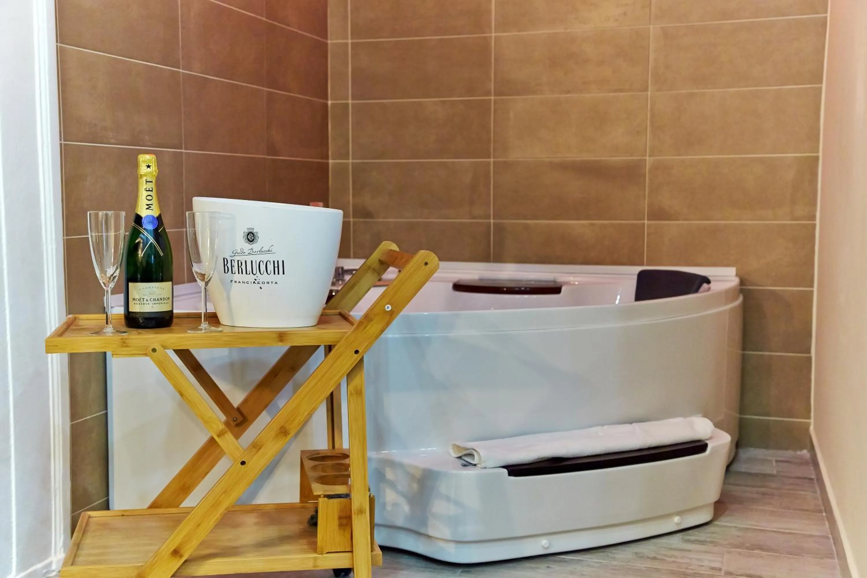 Hot Tub in Artisti Bed&Dreams