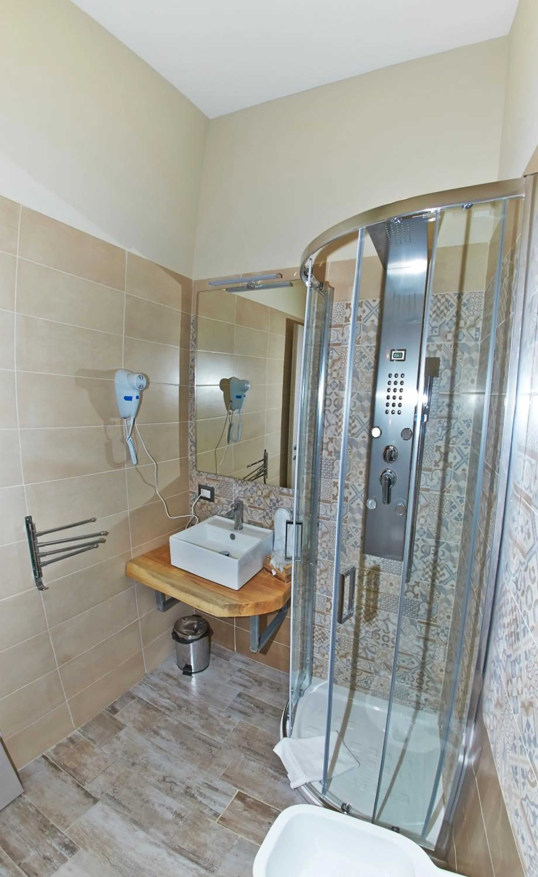 Shower in Artisti Bed&Dreams