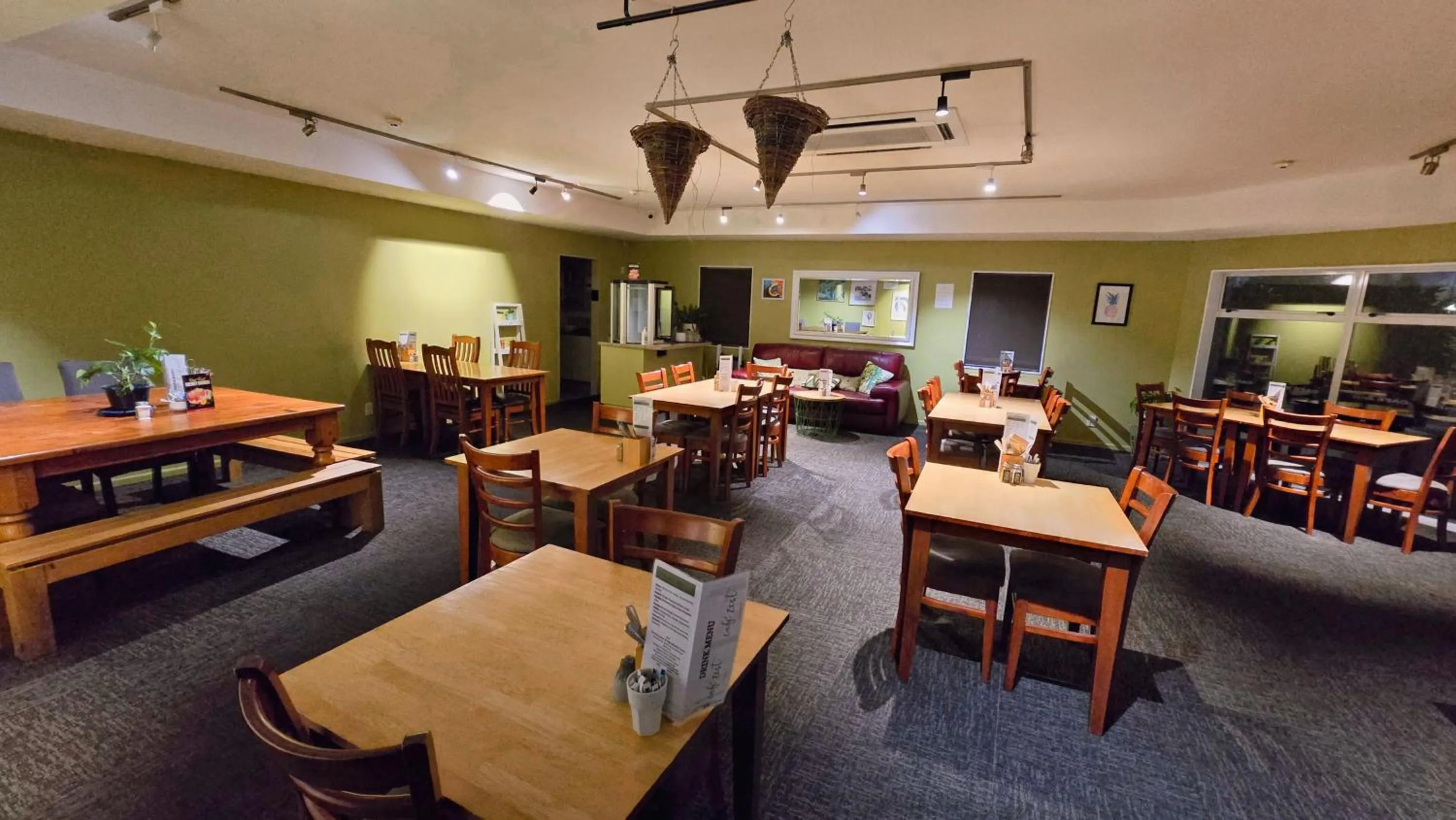 Restaurant/places to eat in Carramar Motor Inn