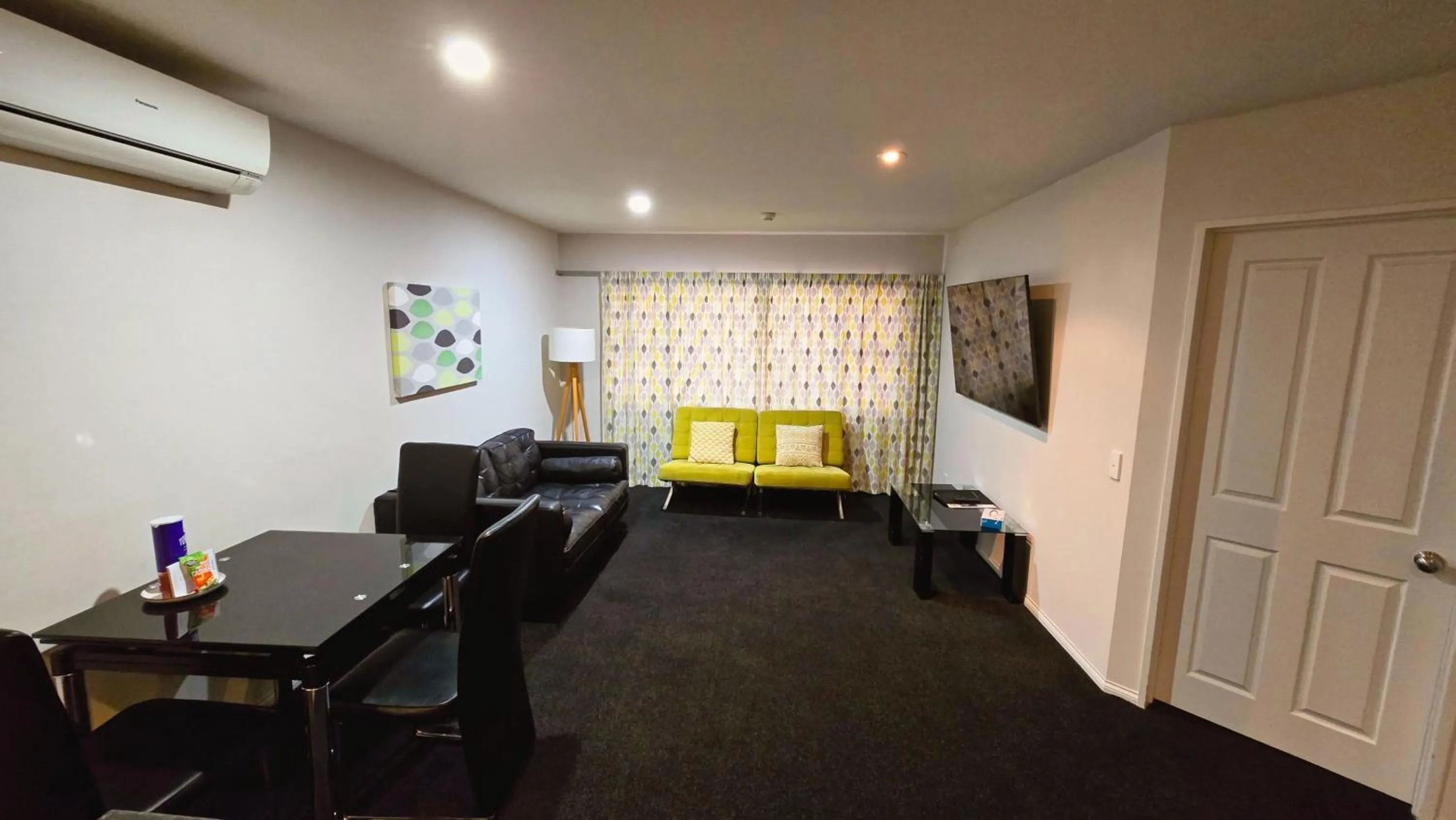 TV and multimedia in Carramar Motor Inn