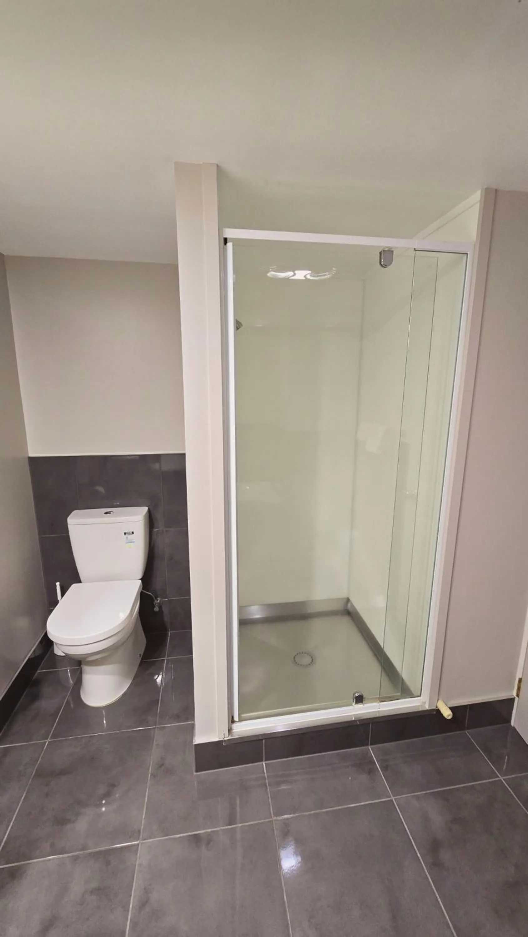 Shower in Carramar Motor Inn