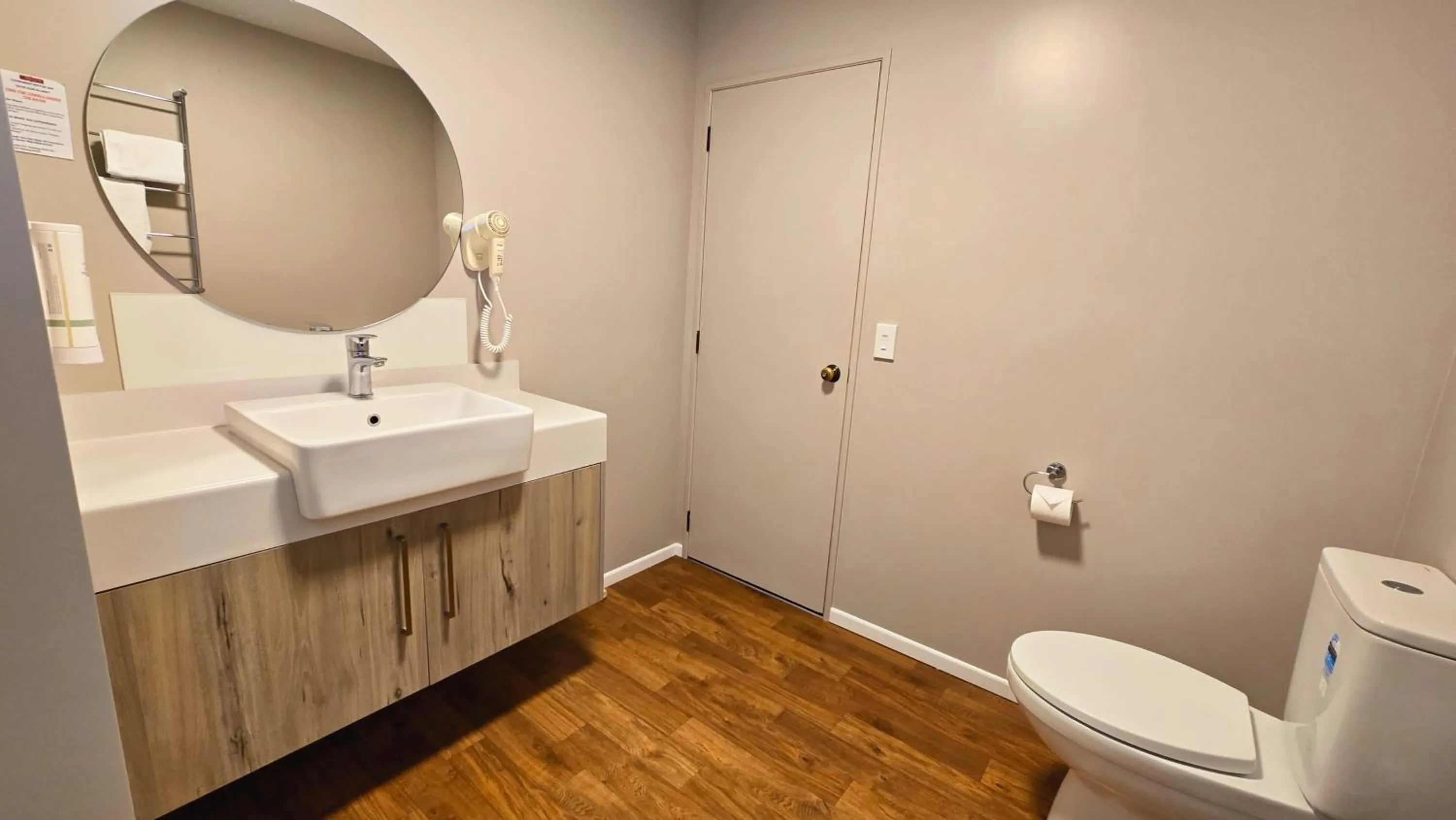 Toilet in Carramar Motor Inn