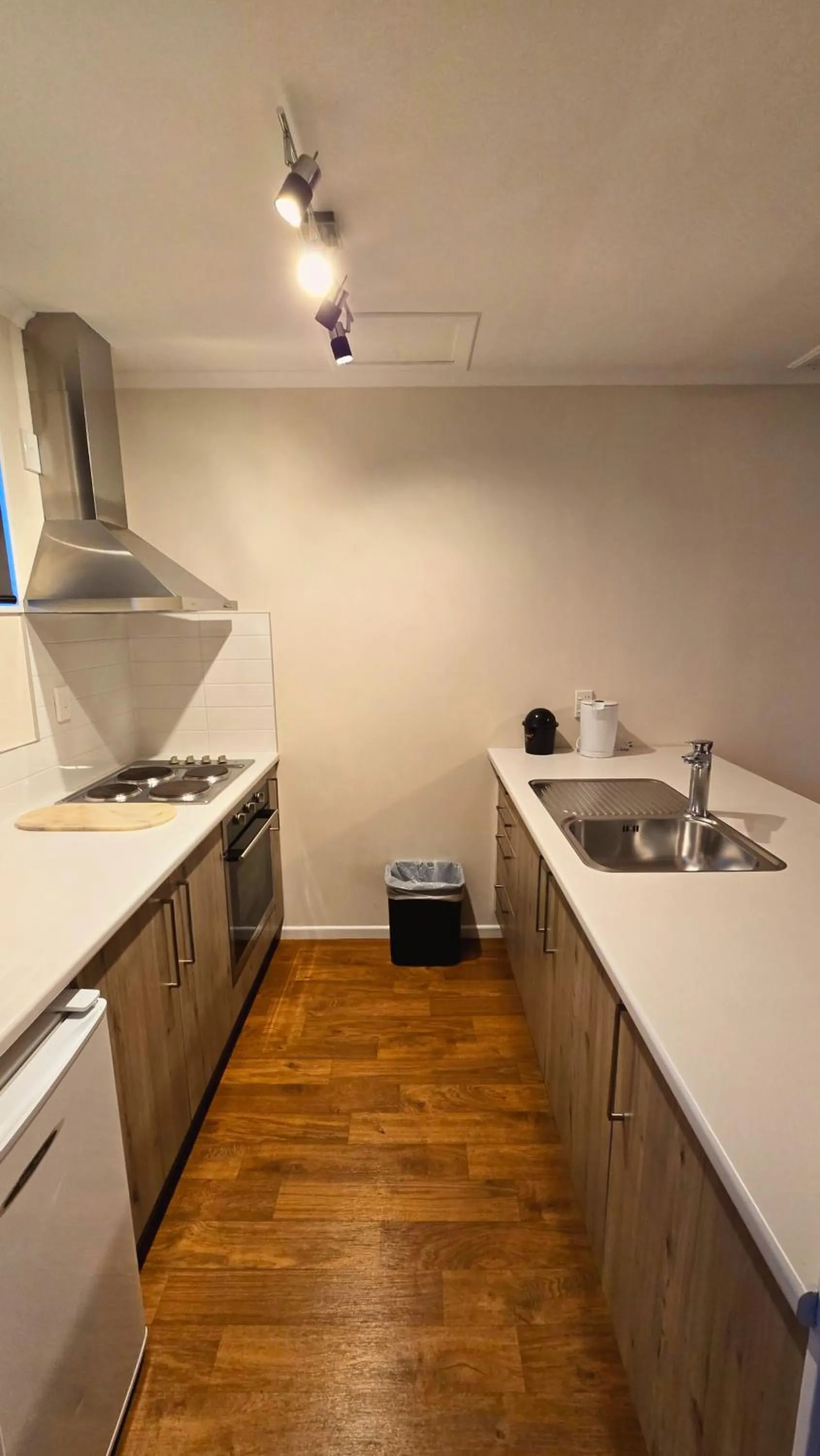 Kitchen or kitchenette in Carramar Motor Inn